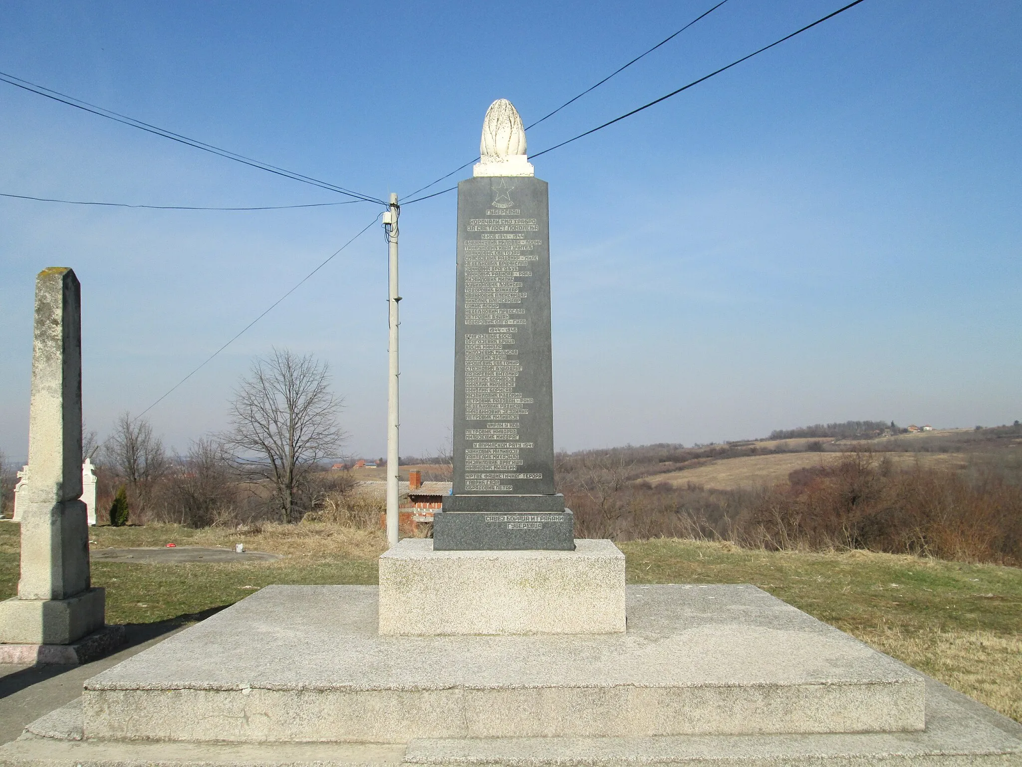 Photo showing: Monument to the fallen locals in WW2.