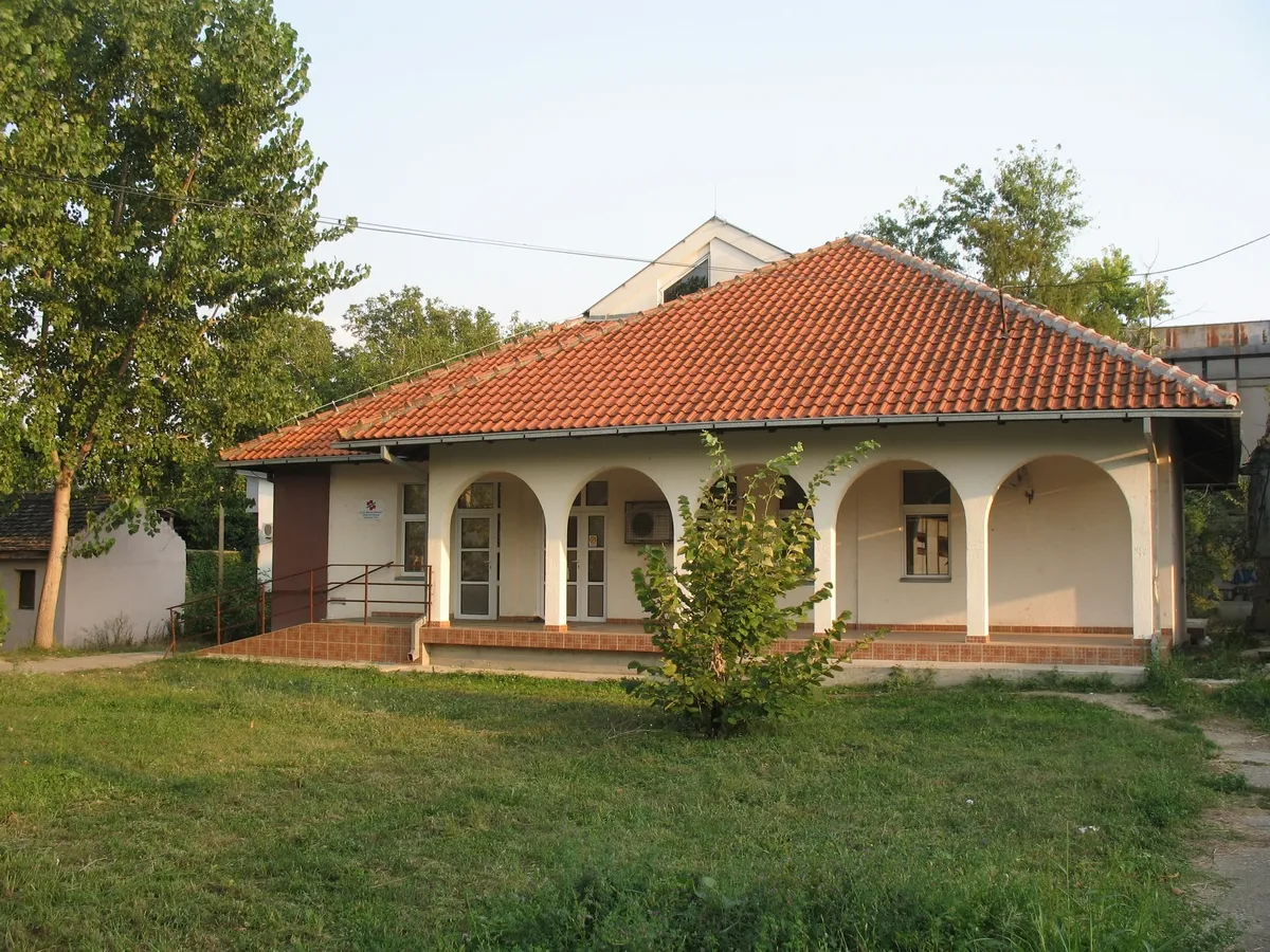 Photo showing: Health center in Ovča, near Belgrade, Serbia.