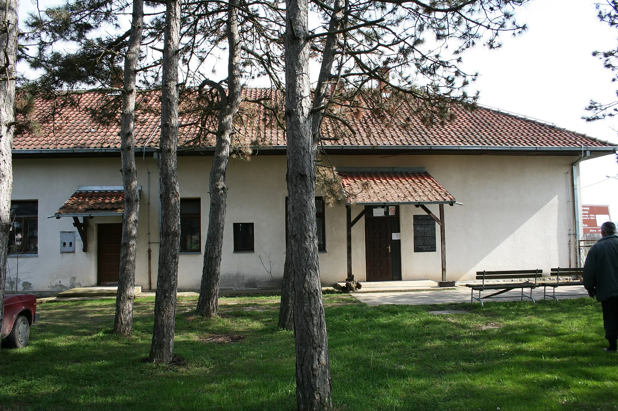 Photo showing: Seoska škola
