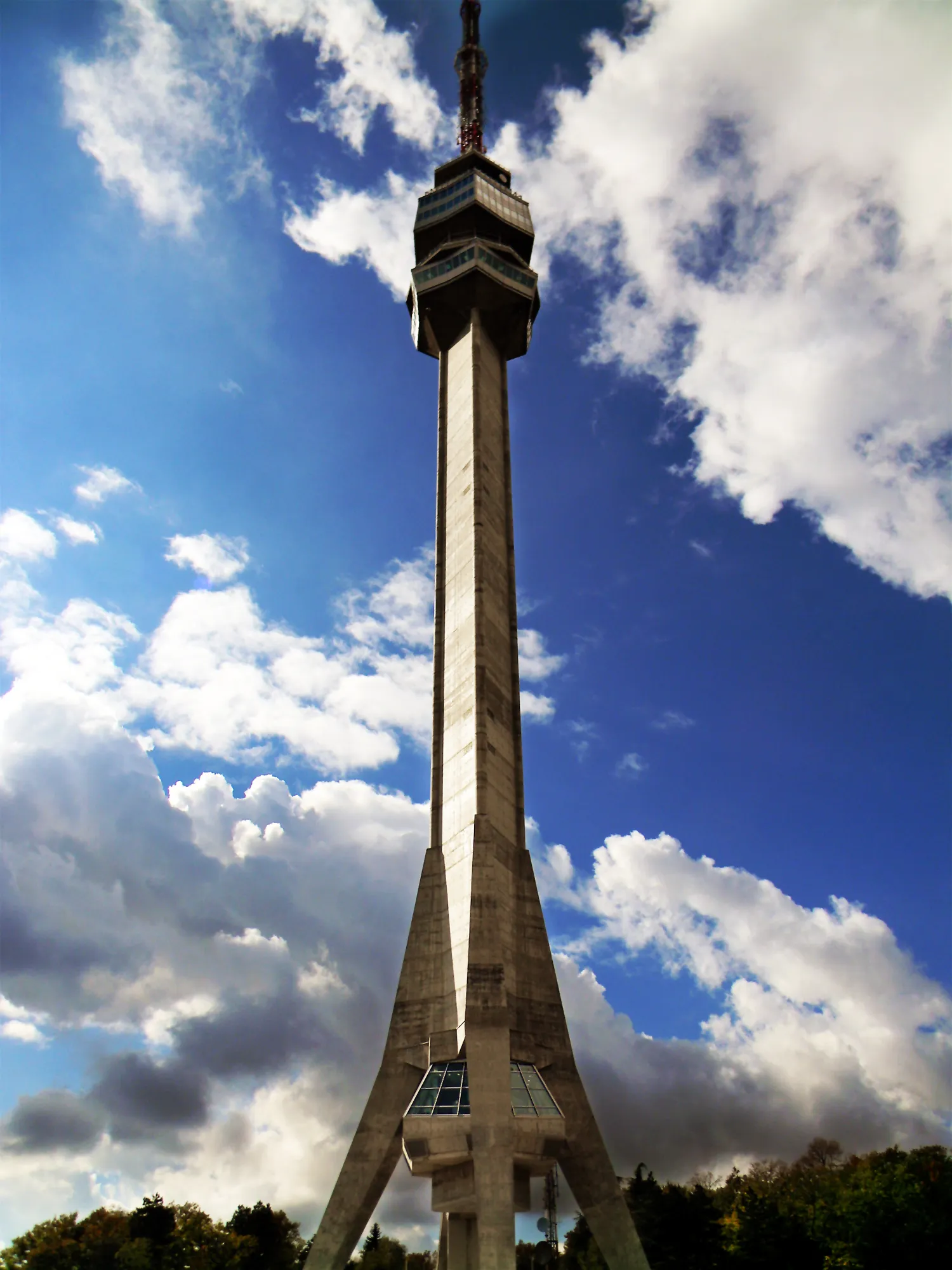 Photo showing: Avala Tower was destroyed on 29 April 1999 by NATO bombardment, supposedly to put Radio Television of Serbia off the air. Radio Television Serbia broadcasting did not suffer as it was relying on a network of local TV stations which were obliged to relay its program throughout the whole of Serbia. The tower was one of the last buildings to be destroyed before the end of the NATO operation. A special bomb was used to destroy the tower. The blast was one of the loudest explosions heard throughout Belgrade during the NATO bombardment. Between the date of its destruction and 11 September 2001, it was the tallest building ever destroyed, succeeding the Singer Building. As of 2001, it is the third tallest building ever destroyed (behind the two towers of the World Trade Centre in new York).
In 2004, Radio Television Serbia commenced a series of fund-raising events in order to collect money to construct the building once again at the same place it was destroyed. In 2005, clearing of the site where the tower was destroyed began and on 21 December 2006 the construction of a new Avala Tower commenced.
Initially, completion of the new tower was expected in August 2008, but construction works were severely delayed. The opening date was pushed back to 29 April, the tenth anniversary of its destruction. Radio Television Serbia reported on 23 October 2009 that the tower has been completed.

Source: Avala Tower on Wikipedia