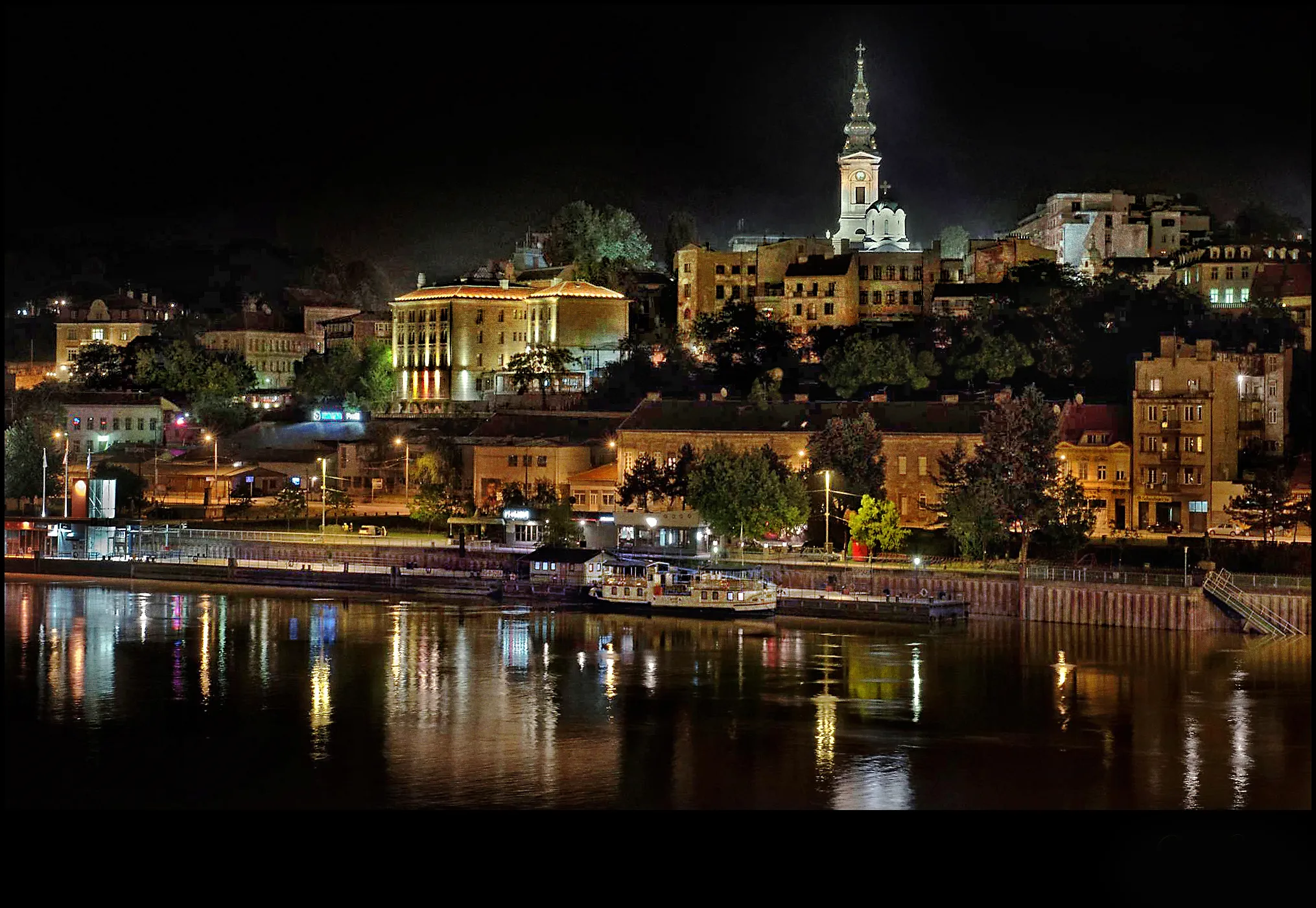 Photo showing: Belgrade at night