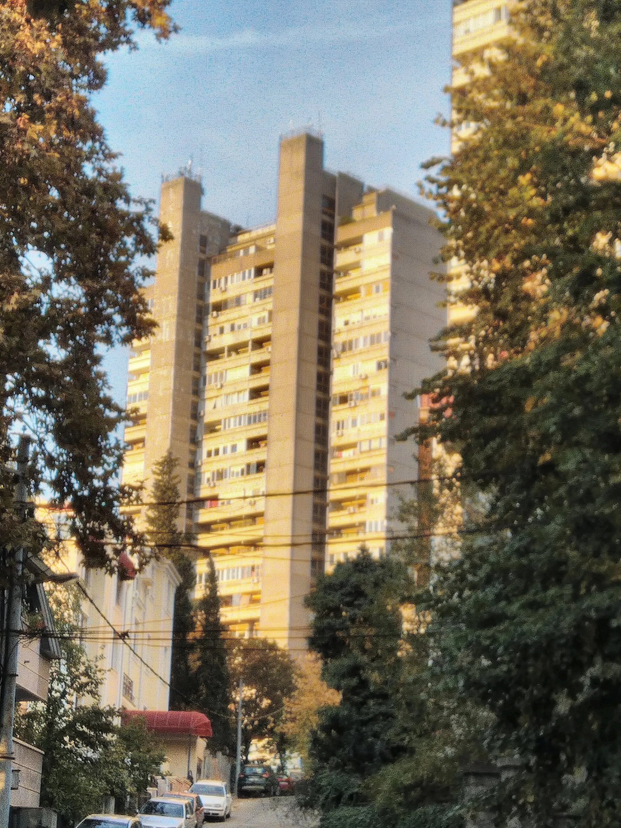 Photo showing: A high-rise building in Belgrade, Voždovac Municipality, Serbia
