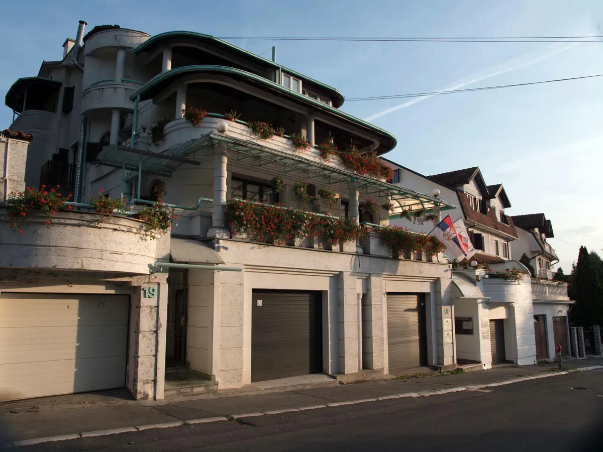 Photo showing: Building of Society for Culture, Art and International Cooperation Adligat, located in Belgrade, Banjica. It includes the Museum of Serbian Literature, the Museum of Books and Travel and the Lazić Library.