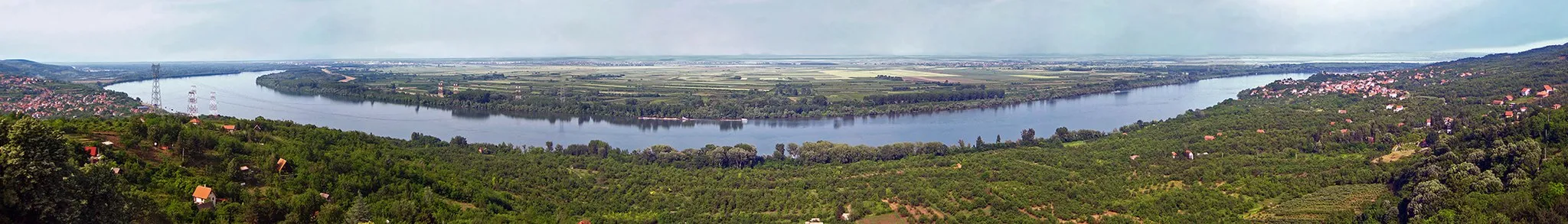Photo showing: Panoramic image of Danube pictured in Ritopek, suburb of Belgrade, Serbia.