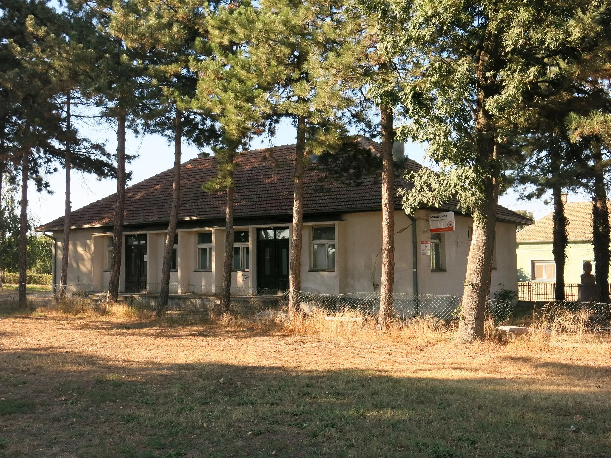 Photo showing: Mihajlovac, Ambulatory facility