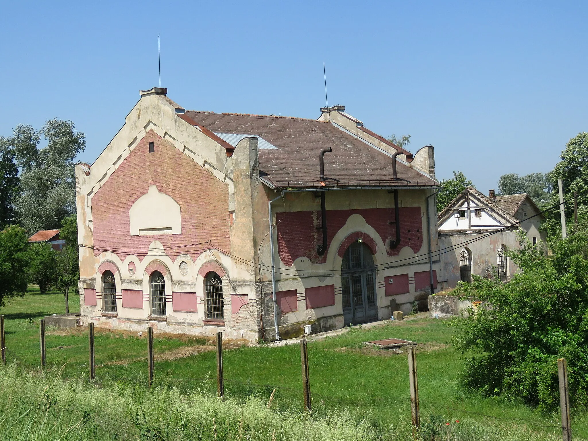 Photo showing: Crpna stanica u Dubovcu, izgrađena 1910. godine.