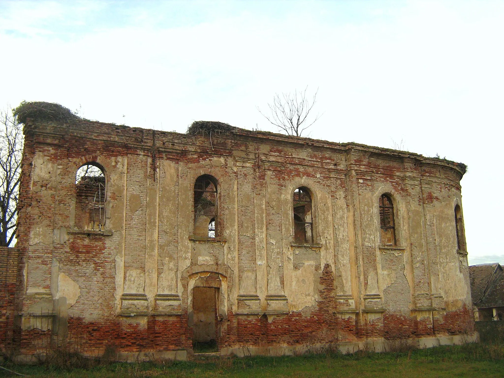 Photo showing: Ruin of the Serbian Orthodox Church of Holy Spirit, Kupinovo, Serbia
