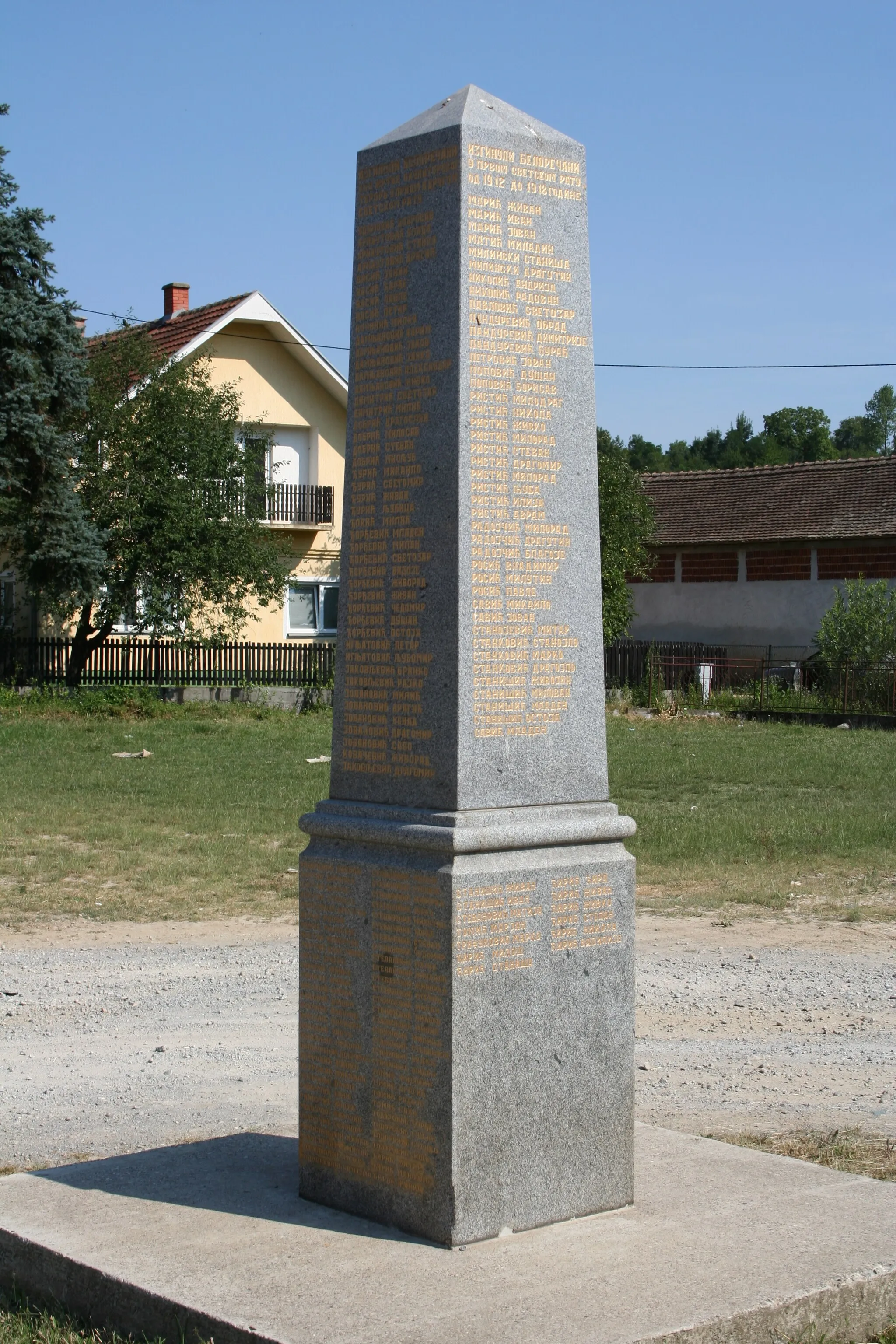 Photo showing: Spomenik u centru sela, Bela Reka