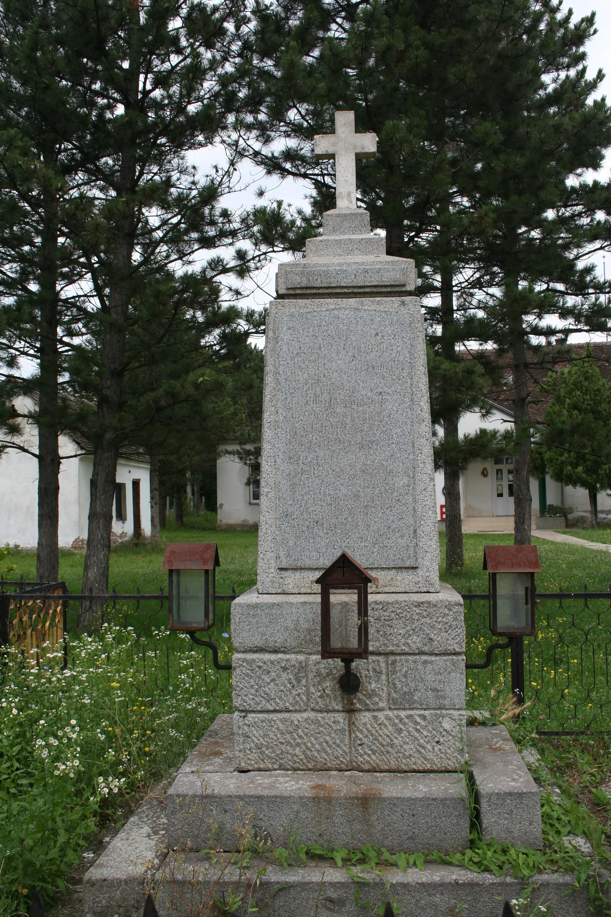 Photo showing: Spomenik u centru sela, Mala Vranjska