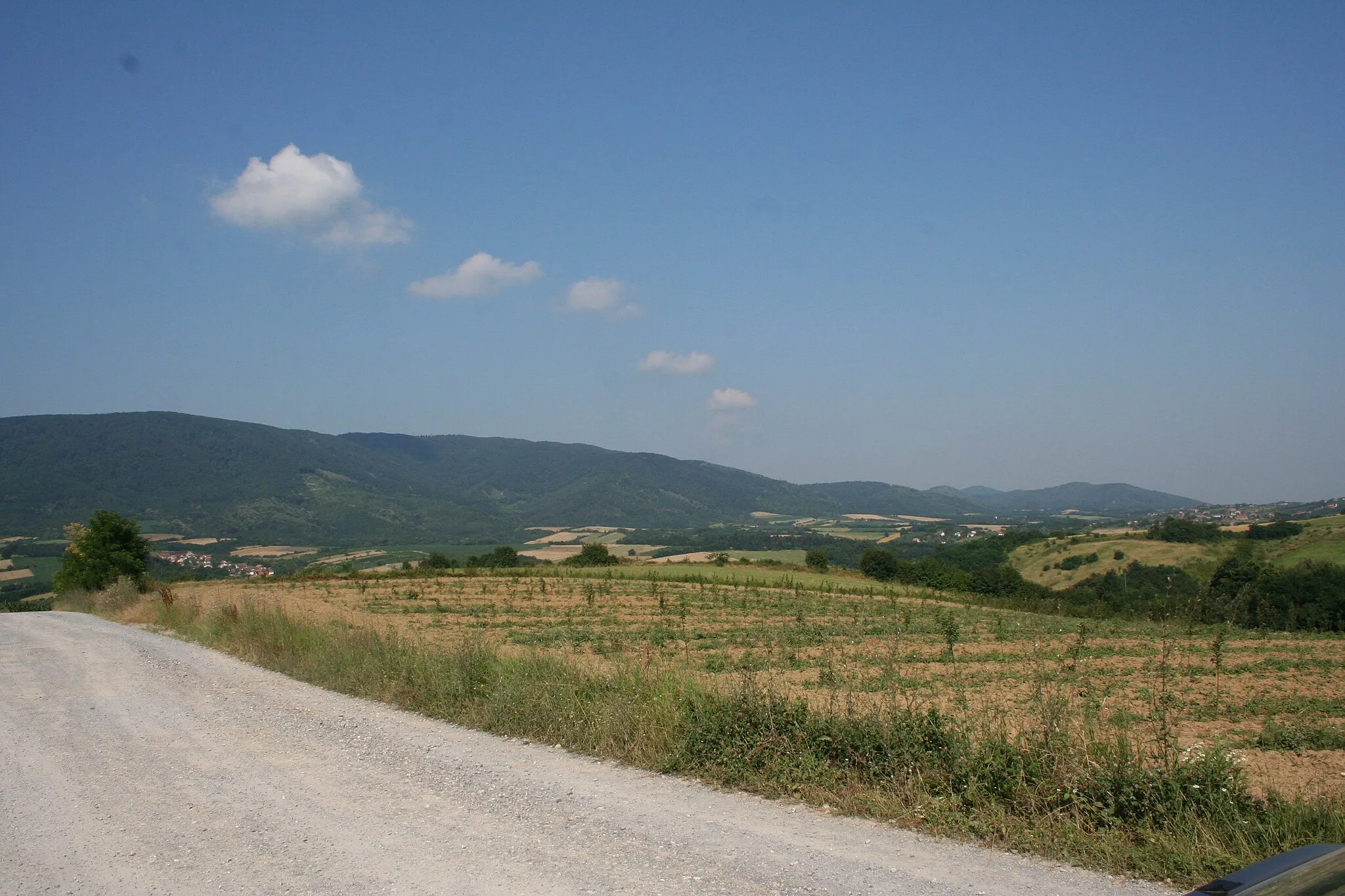 Photo showing: Pogled na planinu Cer iz atara sela Miloševac