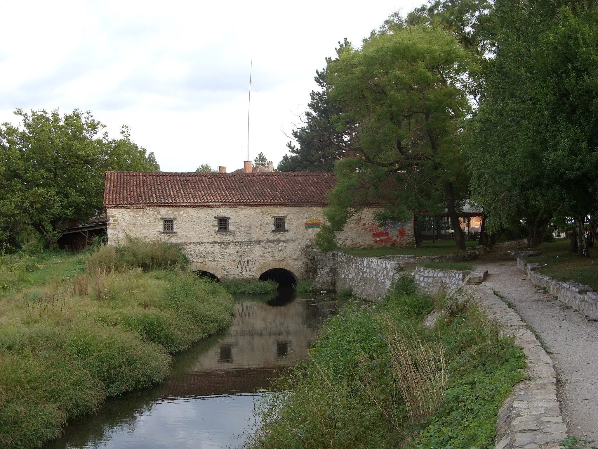 Photo showing: Old mill and Resava river in Despotovac, Serbia.