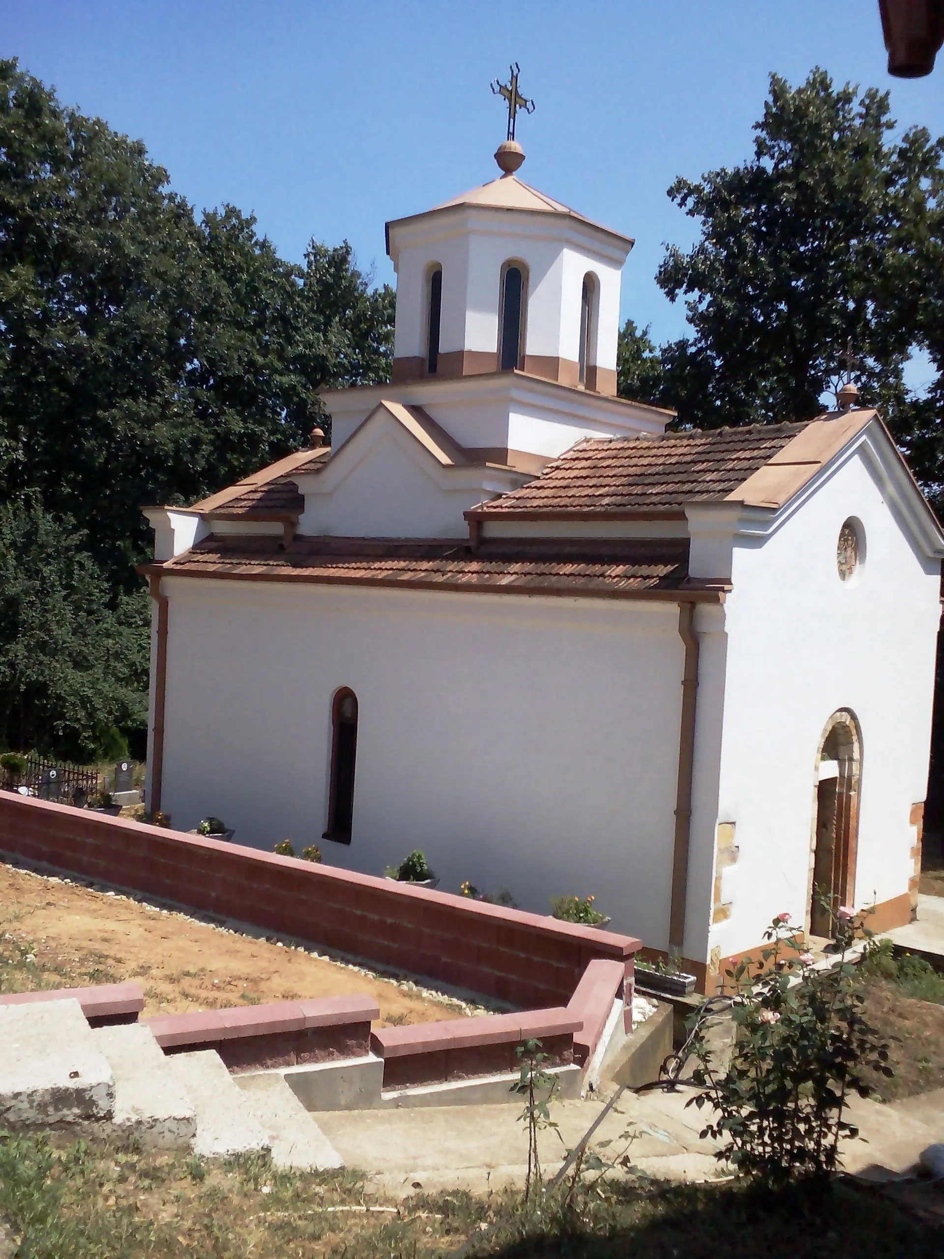 Photo showing: Манастир који се налази поред Велике Мораве, недалеко од села Гложане код Свилајнца