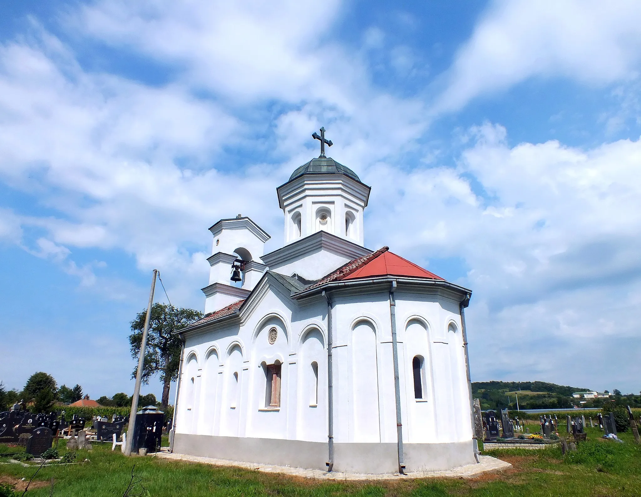 Photo showing: Српска православна црква Свети Ђорђе у Дивцима код Ваљева,Србија..
Црква Светог Ђорђа на гробљу у Дивцима,Ваљево,Србија...