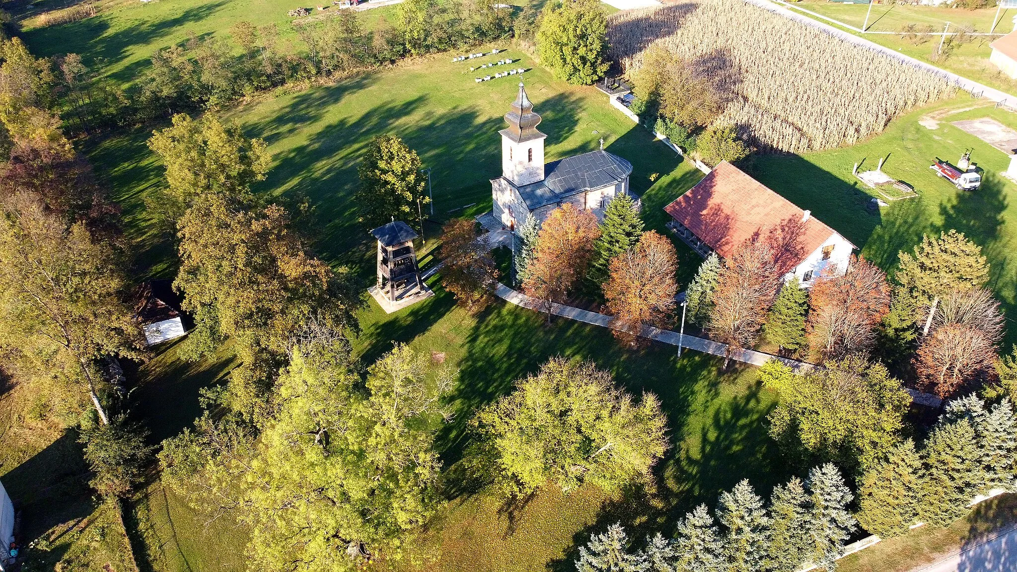 Photo showing: Hram Sv. apostola Petra i Pavla Mrčajevci