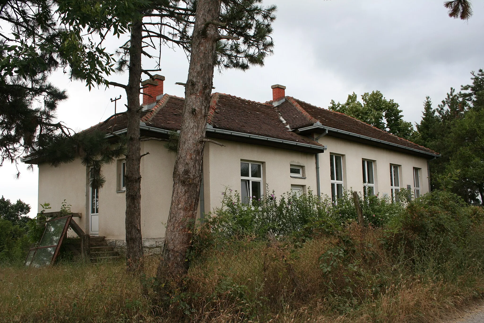 Photo showing: Zgrada škole, Zukve