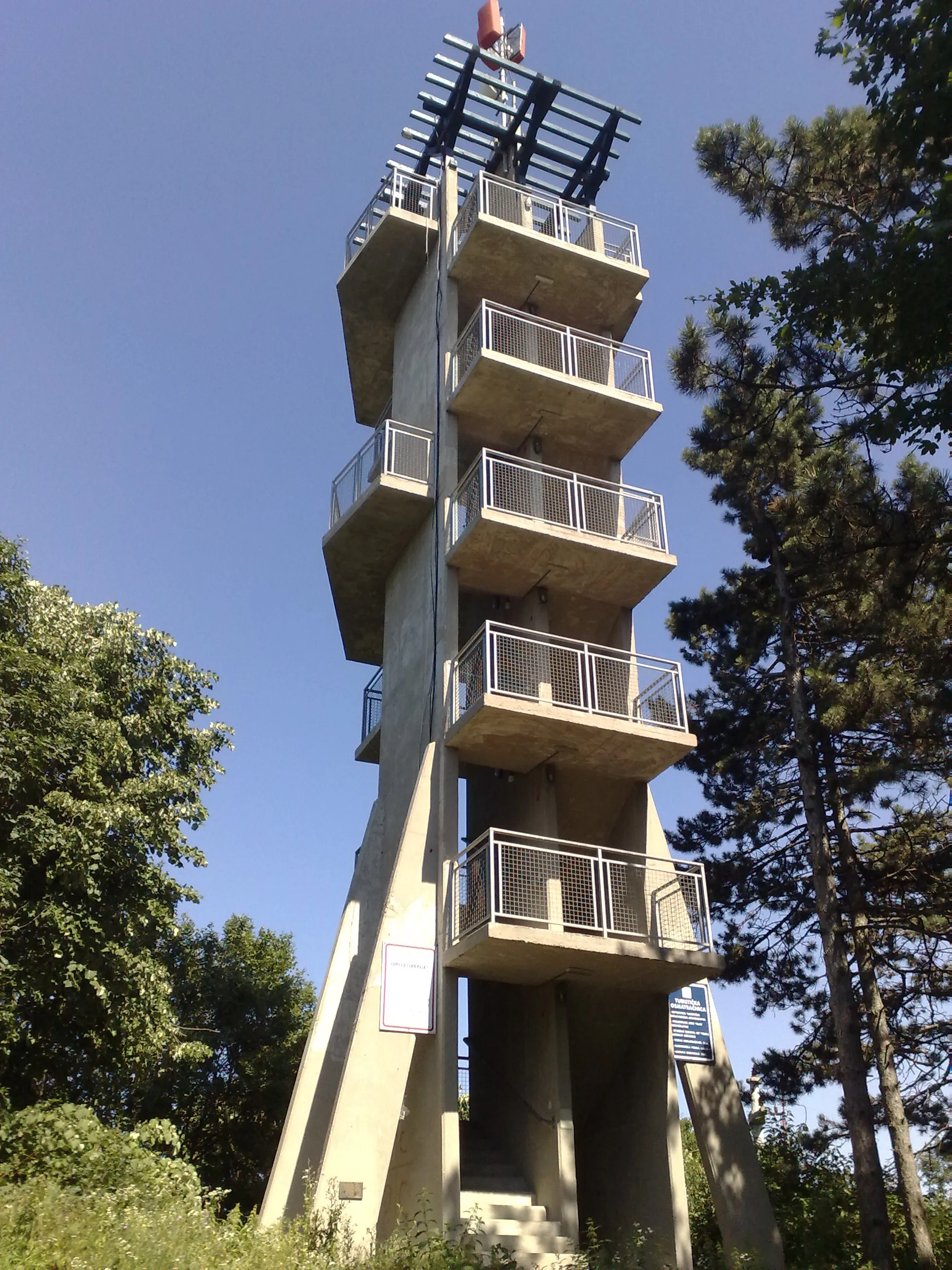 Photo showing: Watchtower on mountain Bukulja, near Aranđelovac in Serbia