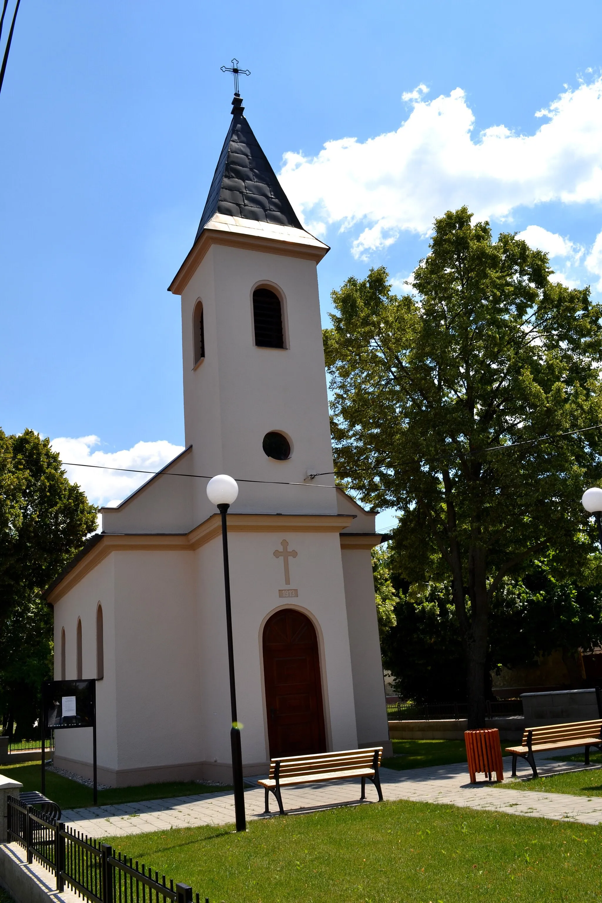 Photo showing: Kostolík svätých Petra a Pavla z r. 1913 v miestnej časti Šamorína - Mliečne