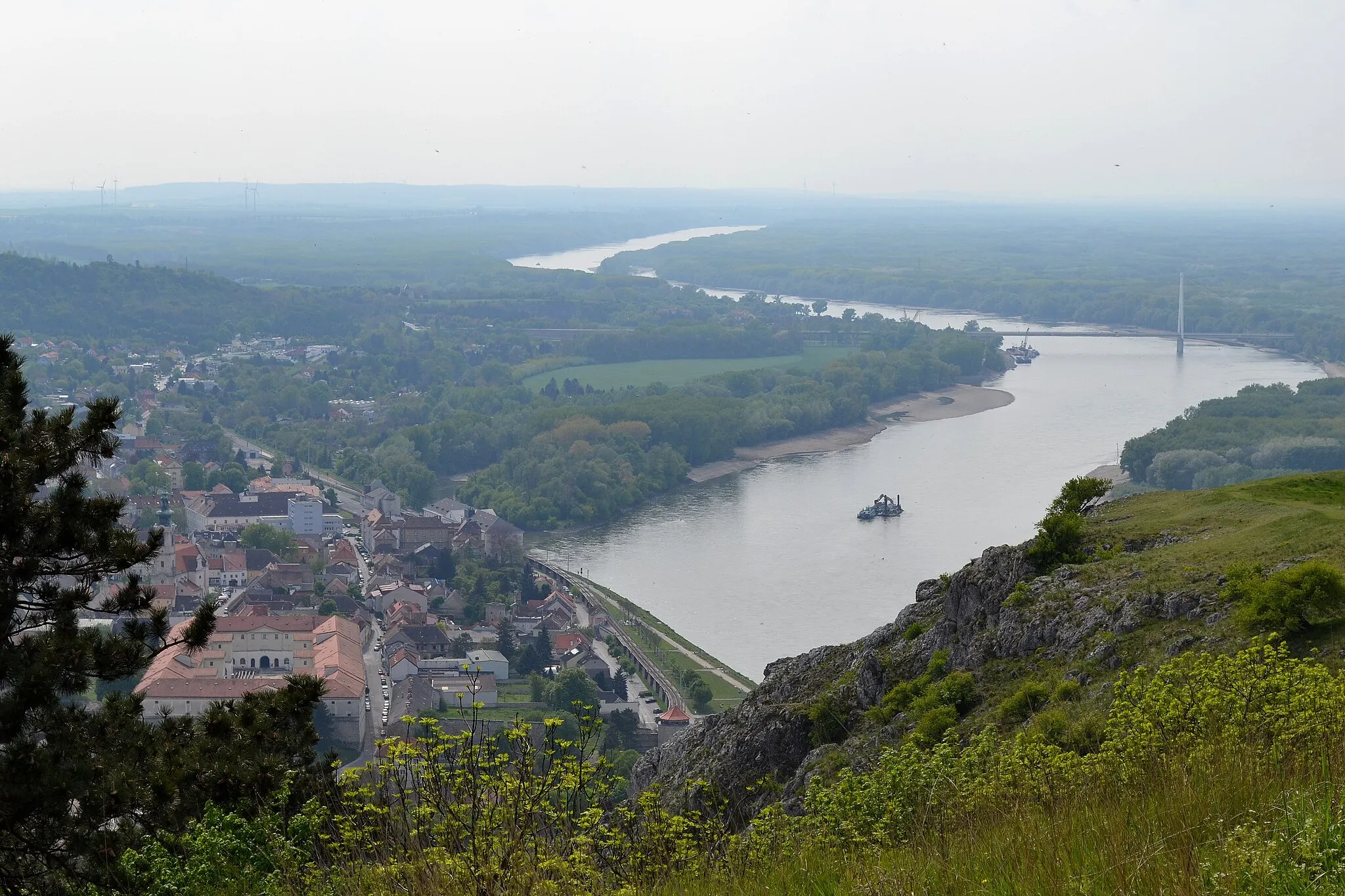 Photo showing: Výhľad z Braunsbergu na Dunaj pri Hainburgu