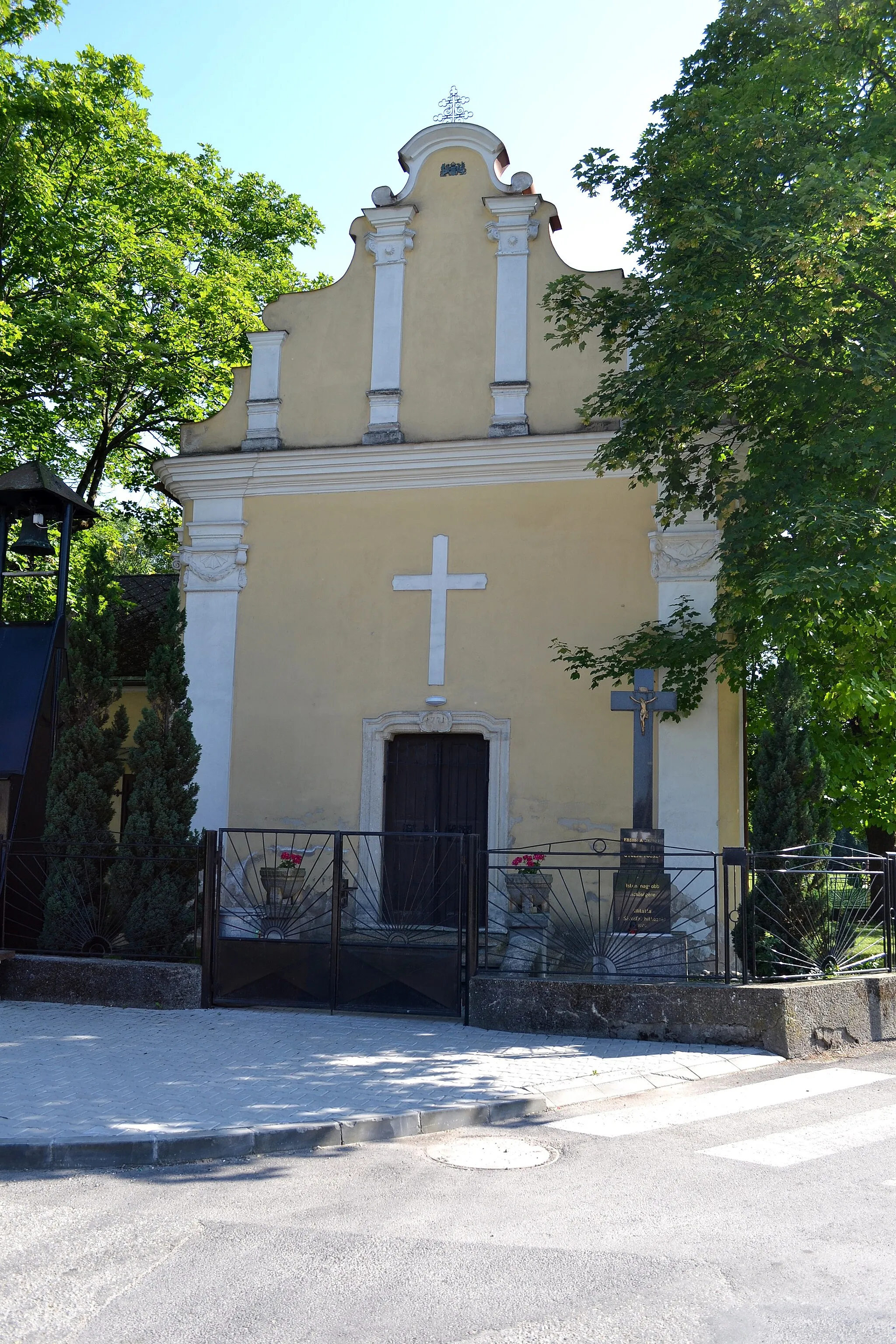 Photo showing: Blatná na Ostrove, Kostol Najsvätejšej Trojice; hlavné priečelie