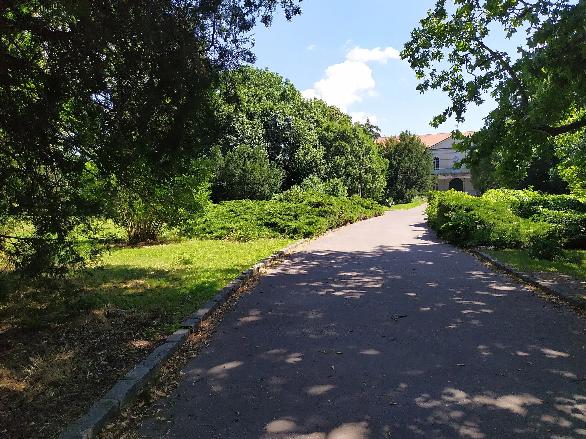 Photo showing: Malinovo (okr. Senec), Apponyiho kaštieľ; anglický park