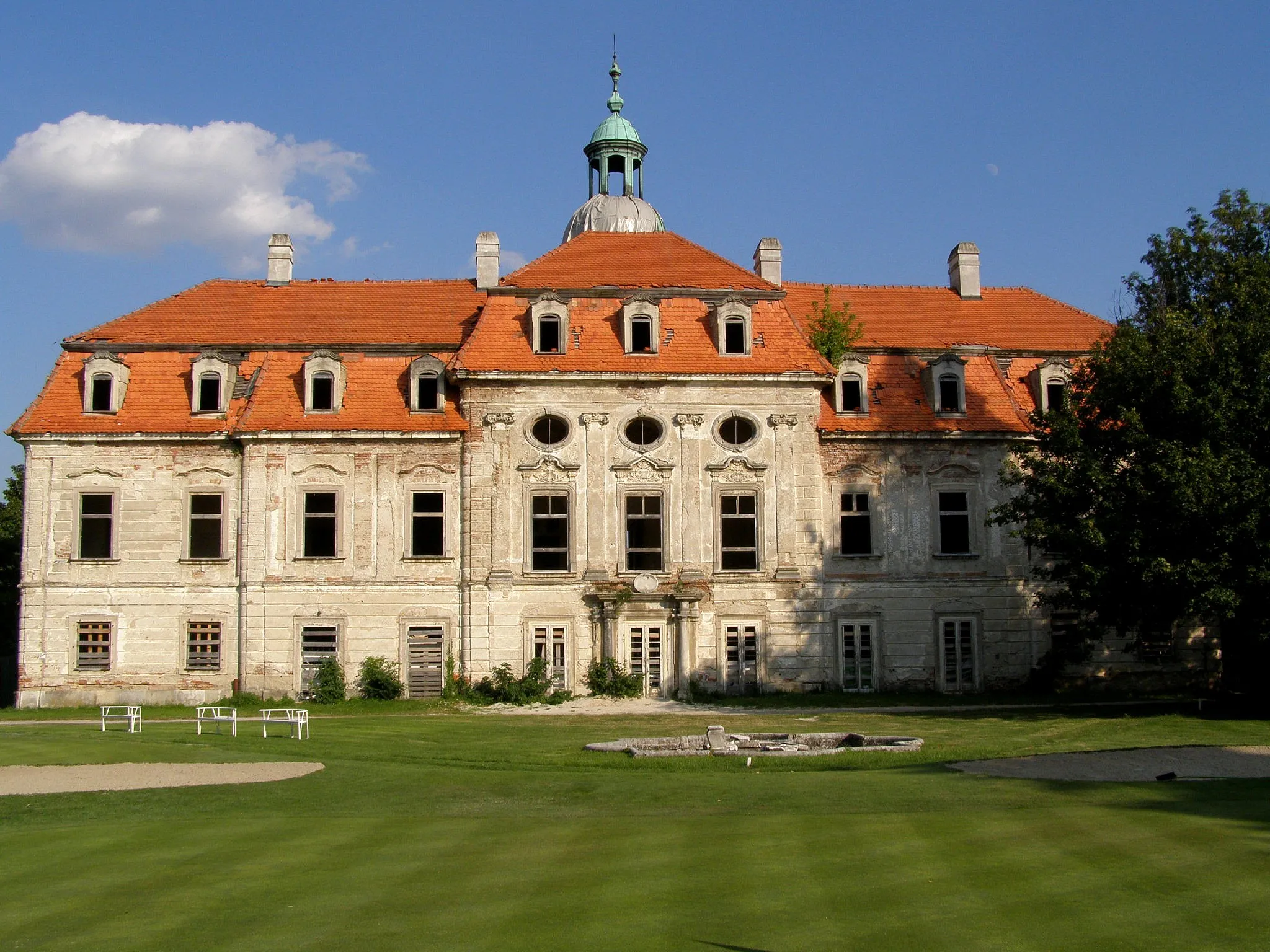 Photo showing: This media shows the protected monument with the number 108-384/1 CHMSK/108-384/1,CHMSK/108-384(other) in the Slovak Republic.