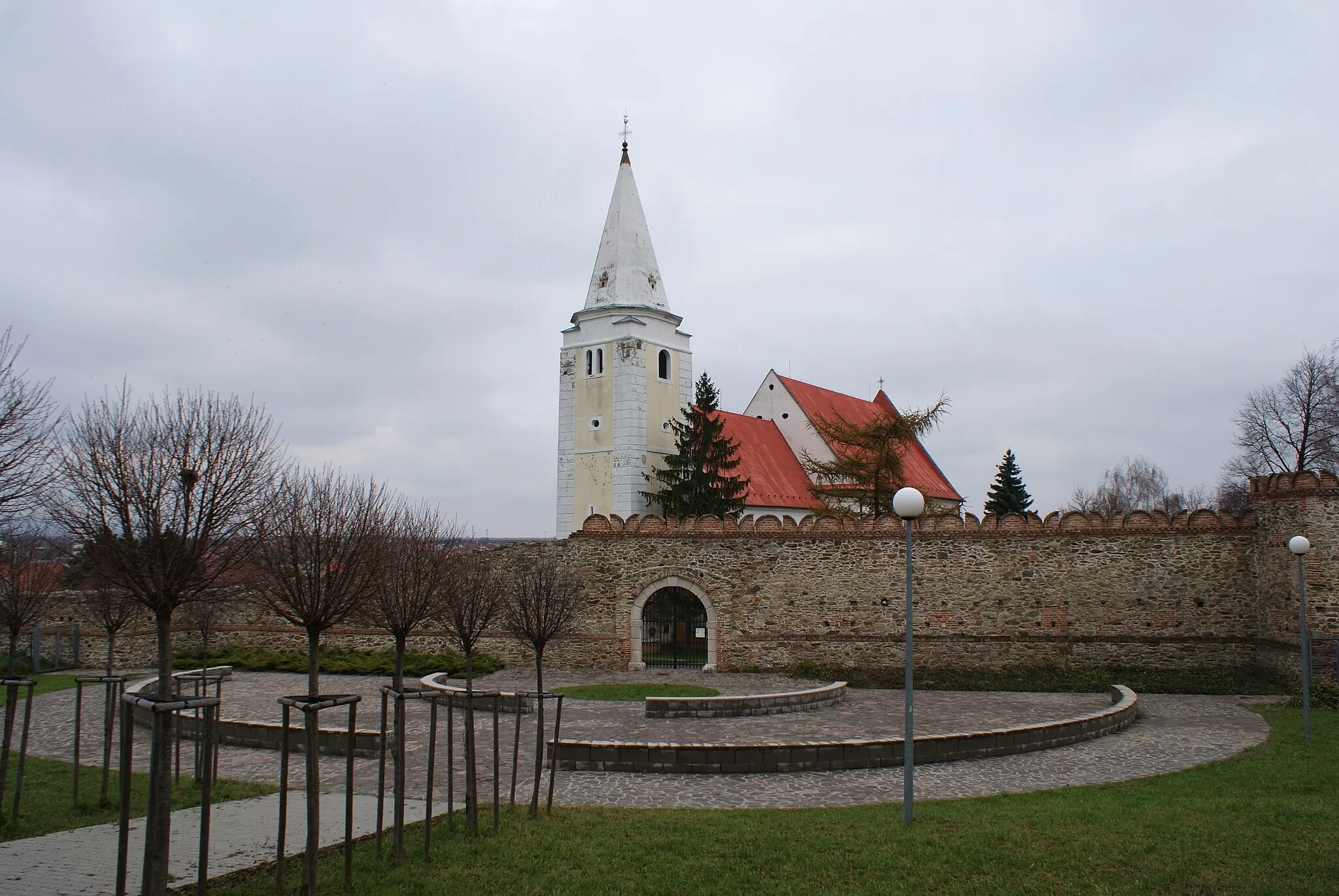 Photo showing: Church in Šenkvice, Slovakia, seen from the rear