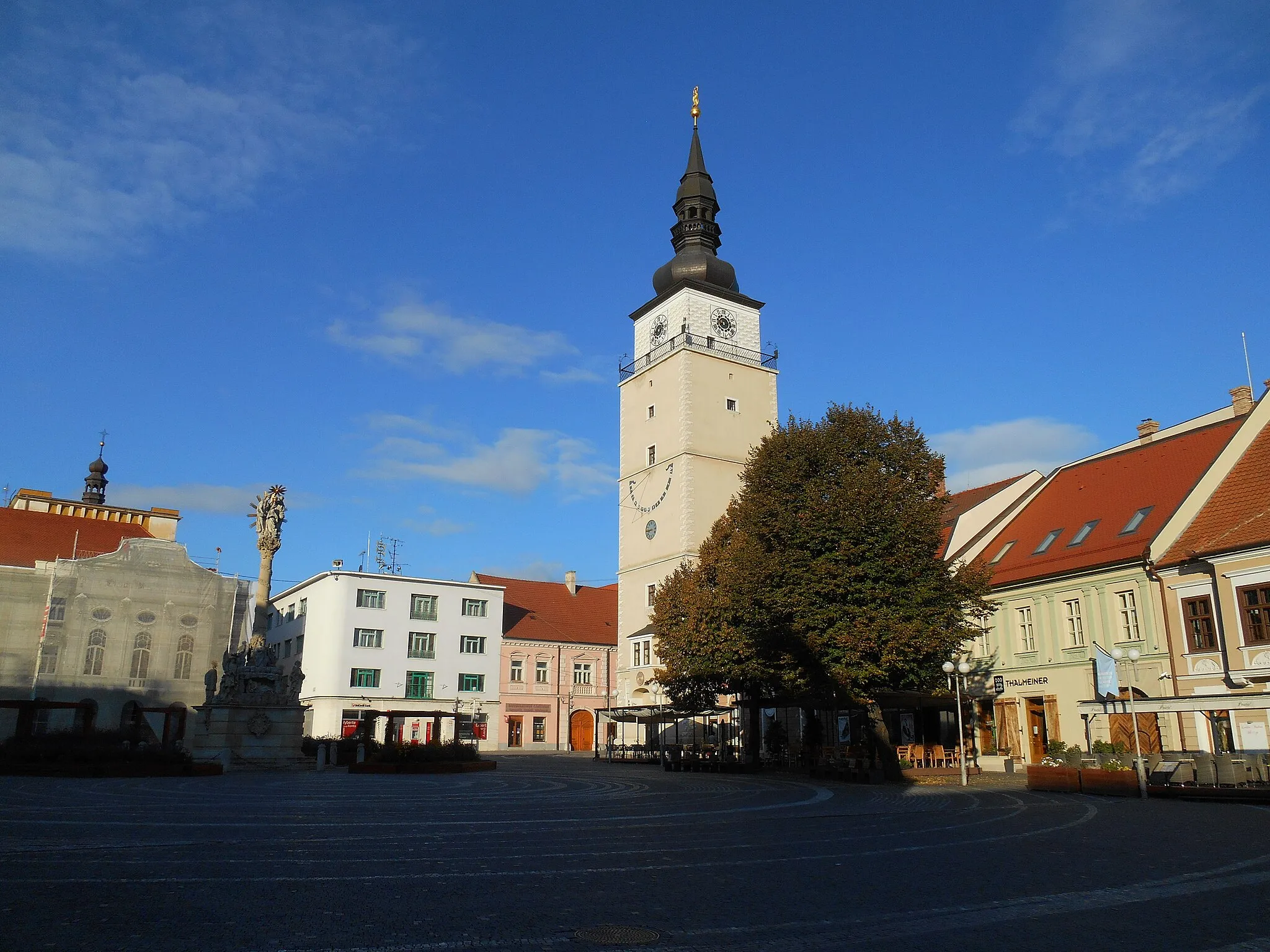 Photo showing: Trnava Slovakia - Square of Holy Trinity and a Town Tower