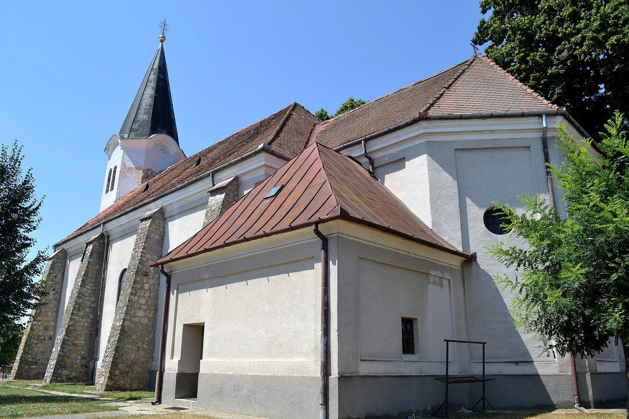 Photo showing: Vištuk (okr. Pezinok), Kostol Najsvätejšej Trojice; celkový pohľad