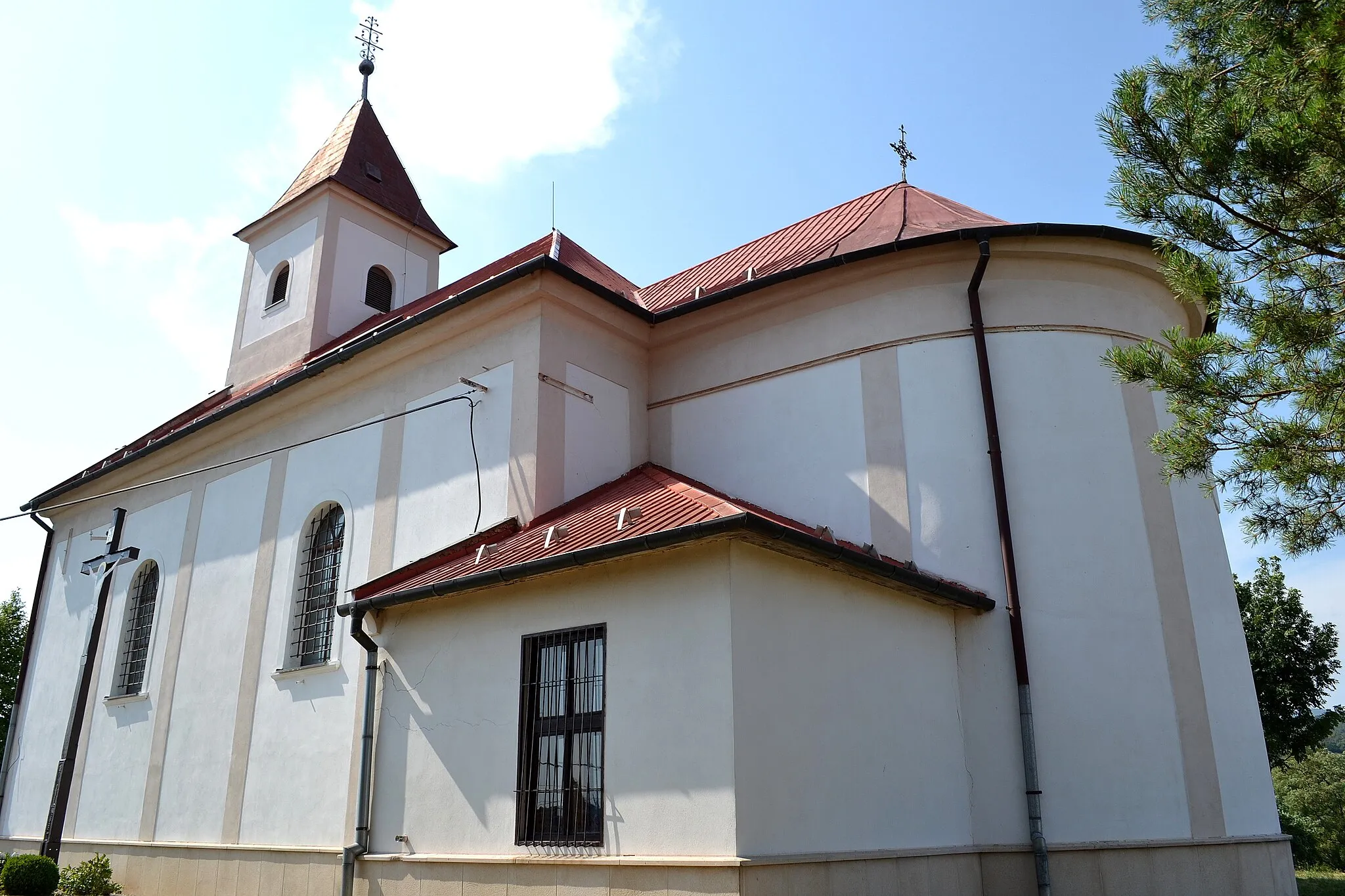 Photo showing: Vinosady (okr. Pezinok), Kostol svätého Martina; pohľad na kostol od juhovýchodu