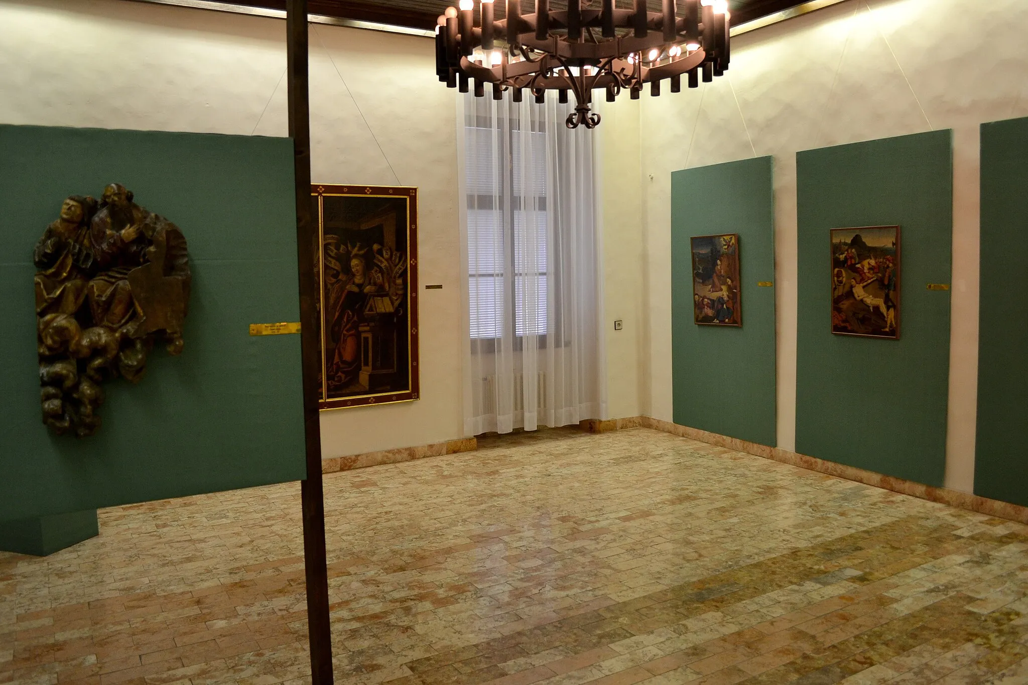 Photo showing: Interiér výstavnej siene s gotickým umením