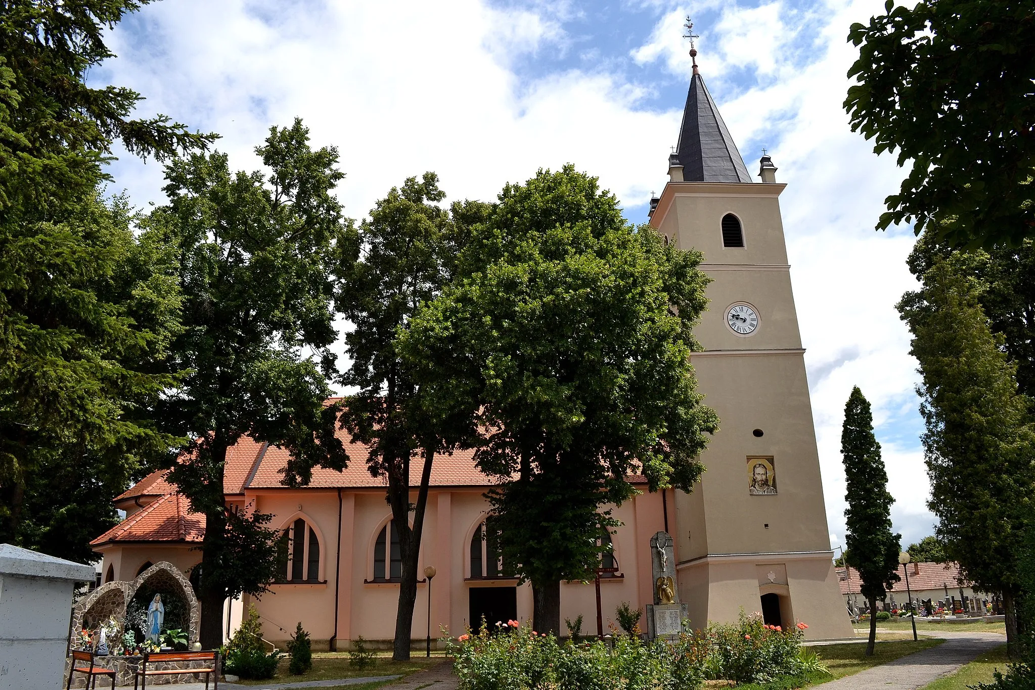 Photo showing: Chorvátsky Grob, Kostol Krista Kráľa; celkový pohľad od západu