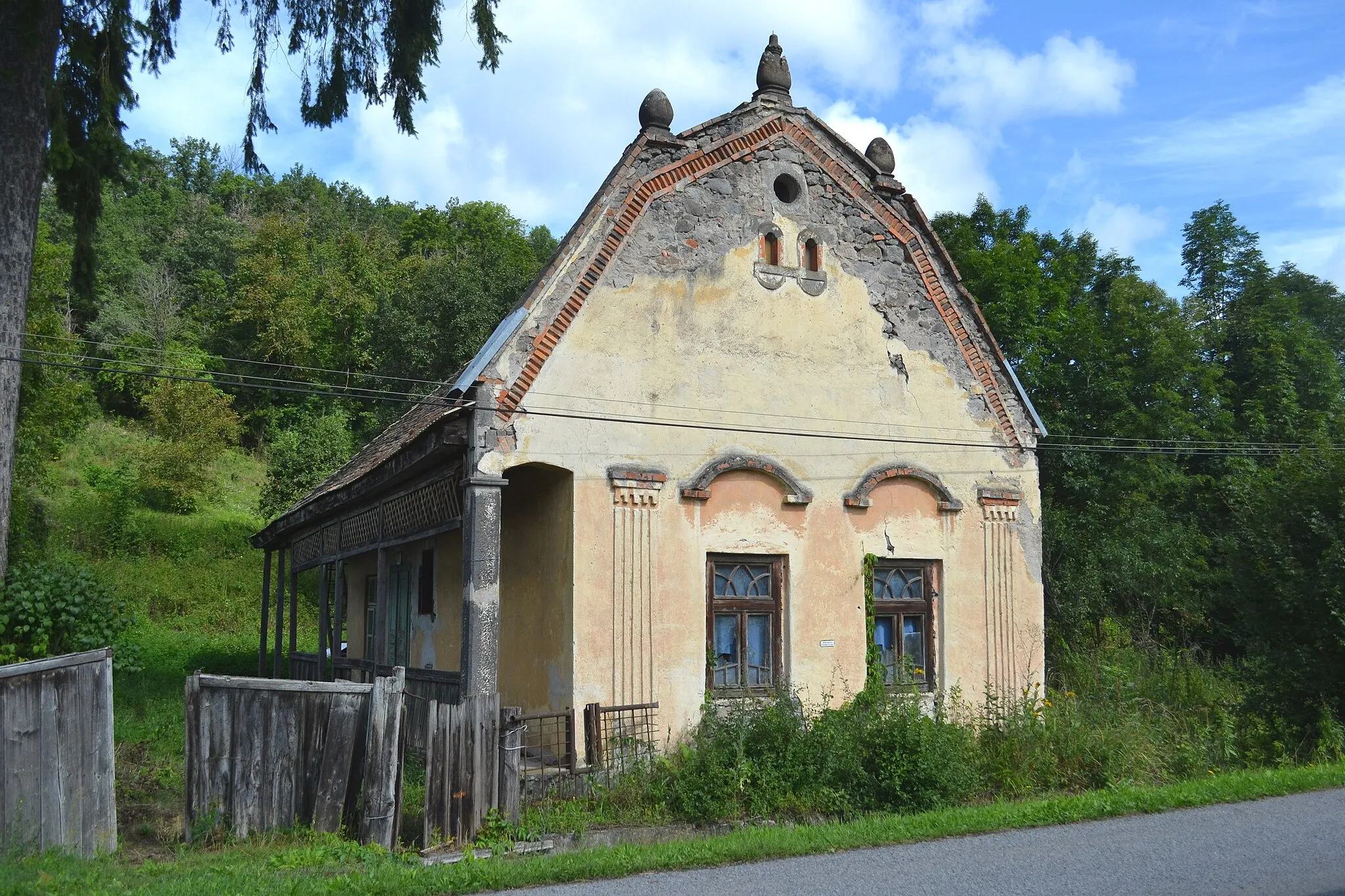 Photo showing: Starý gazdovský dom v obci Šuľa