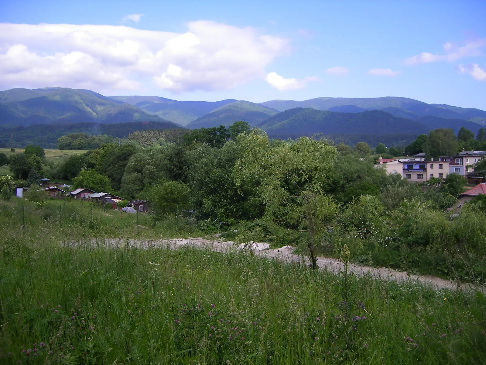 Photo showing: Záturčie - view toward Malá Fatra mountains