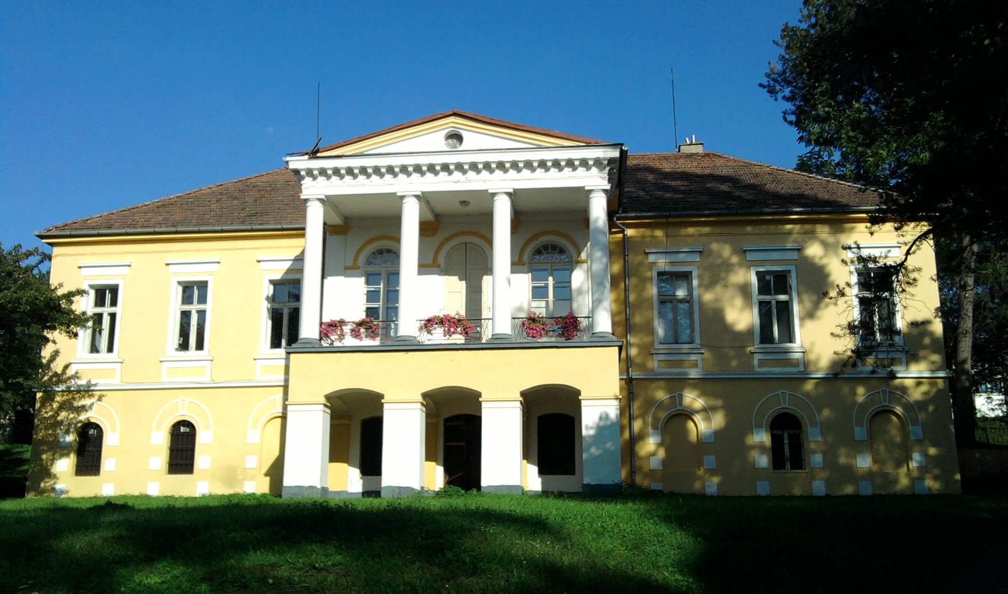 Photo showing: Manor house in Hontianske Moravce