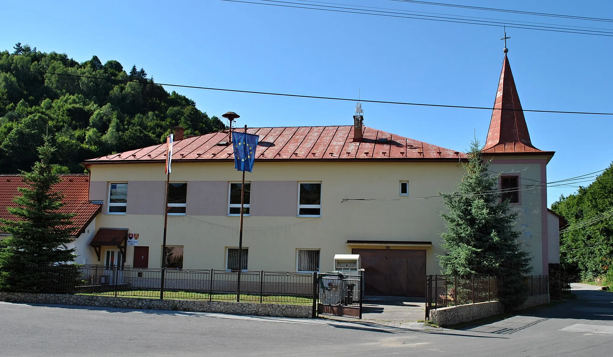 Photo showing: Môlča, district of Banská Bystrica - building of the municipal office in 2015