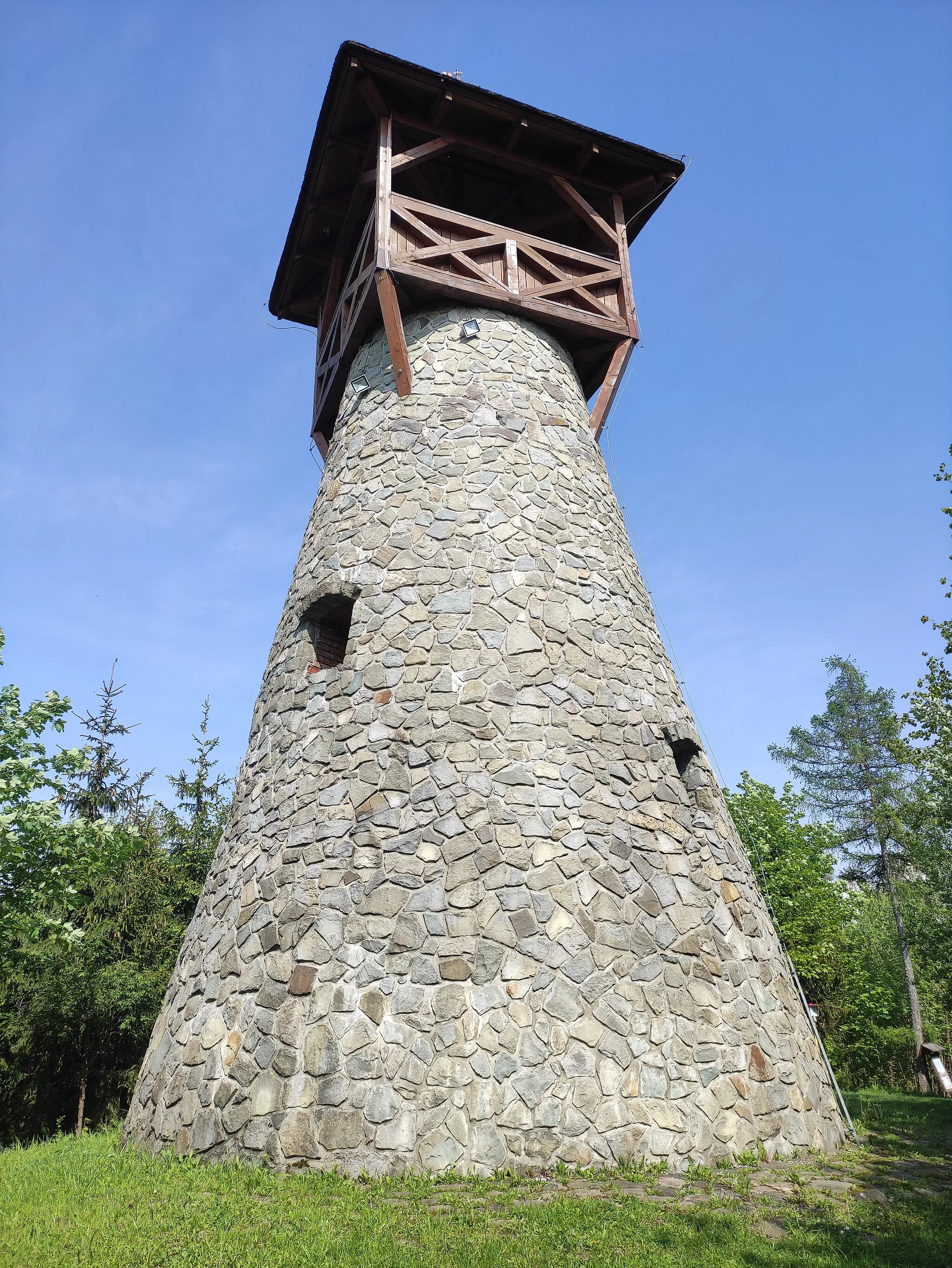 Photo showing: Rozhledna na vrchu Bobovec ve Starej Bystrici, Stará Bystrica, okres Čadca, Kysucká vrchovina, Žilinský kraj, Slovensko