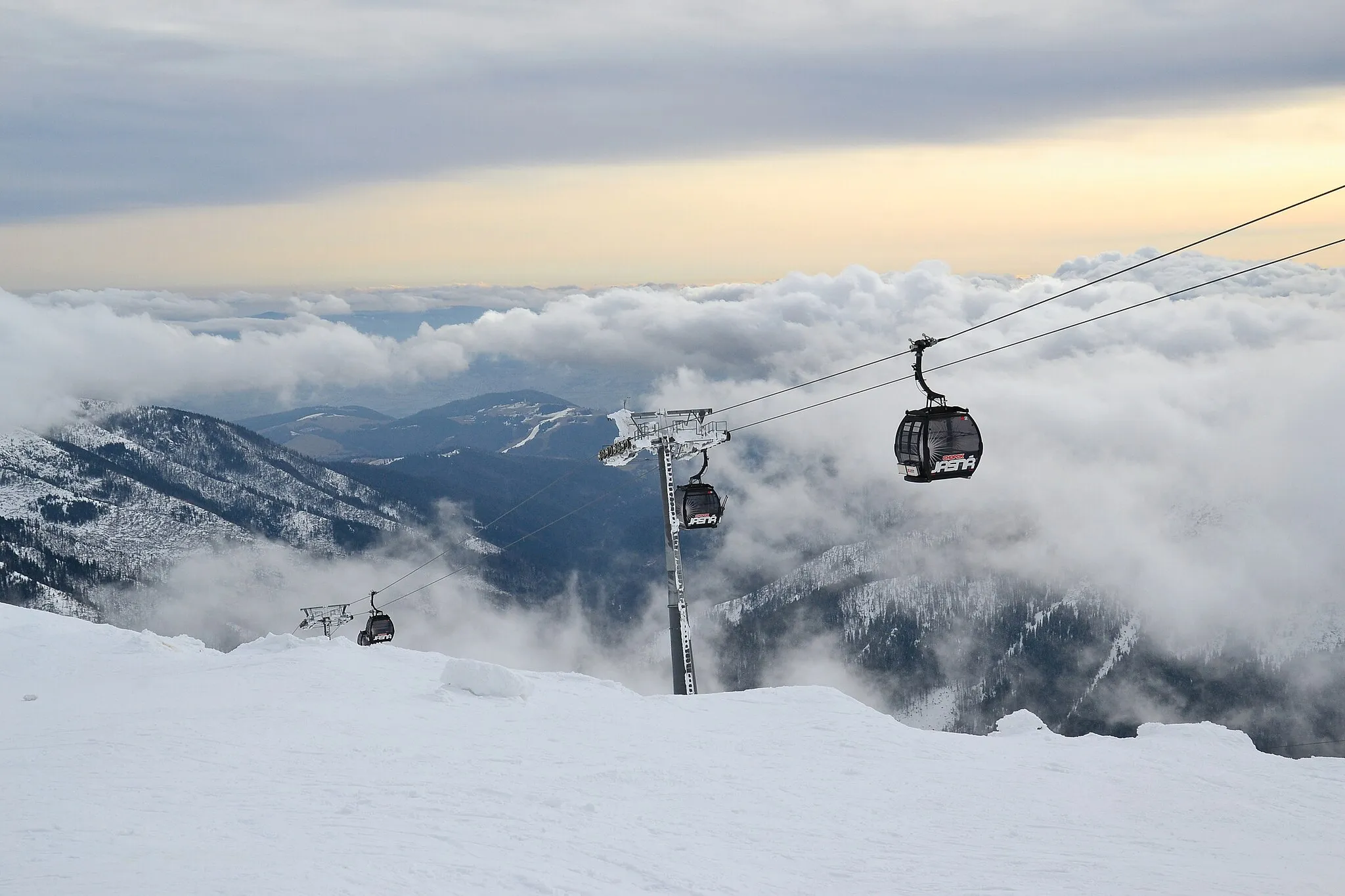 Photo showing: Jasná Ski Resort, Slovakia - gondola lift Kosodrevina - Chopok