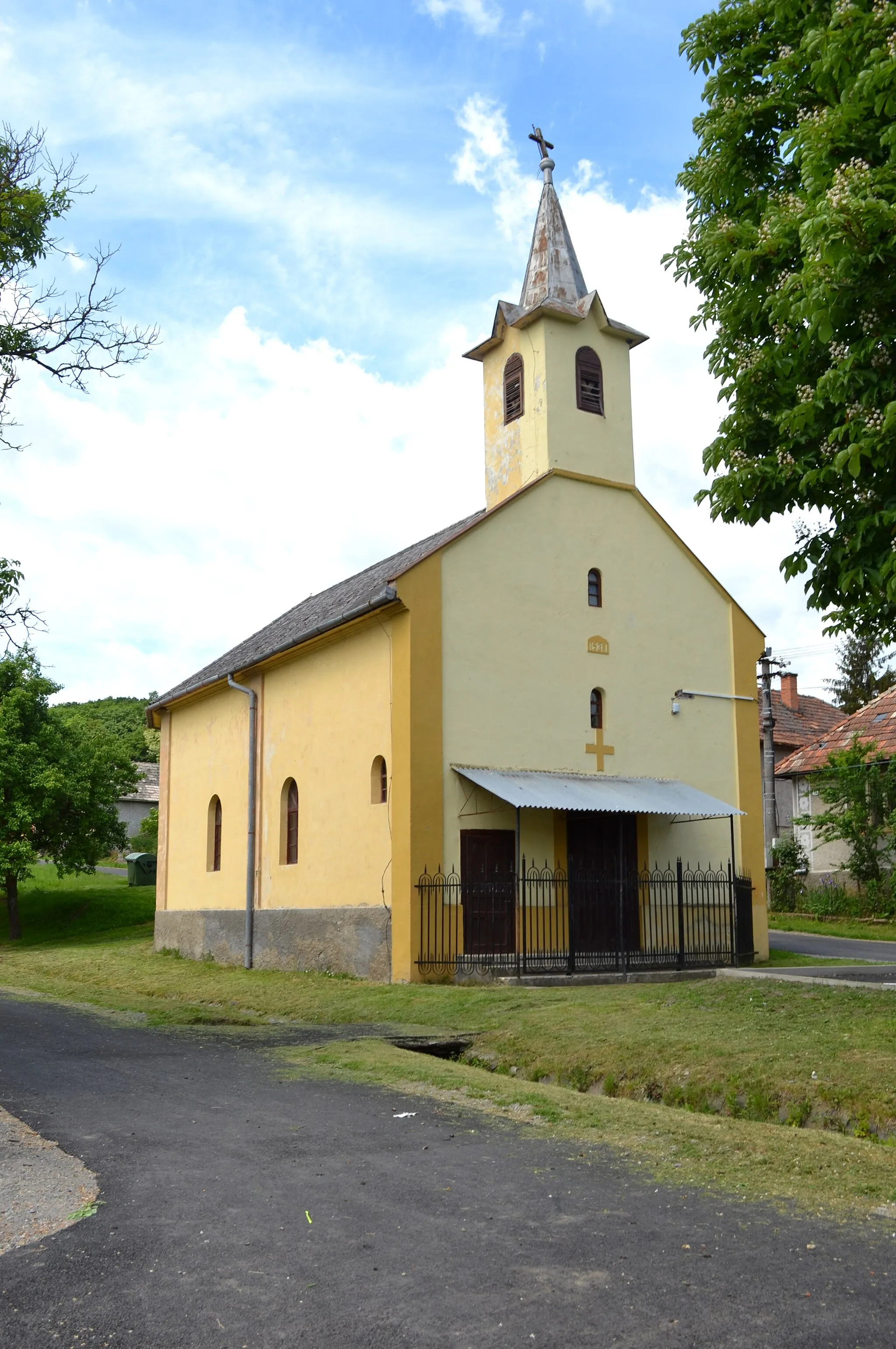 Photo showing: Konrádovce, Kostol Panny Márie, Regina Hungarorum