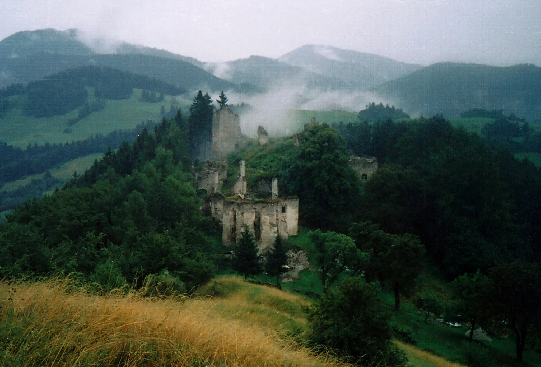 Photo showing: Sklabiňa Castle, VIII/2002