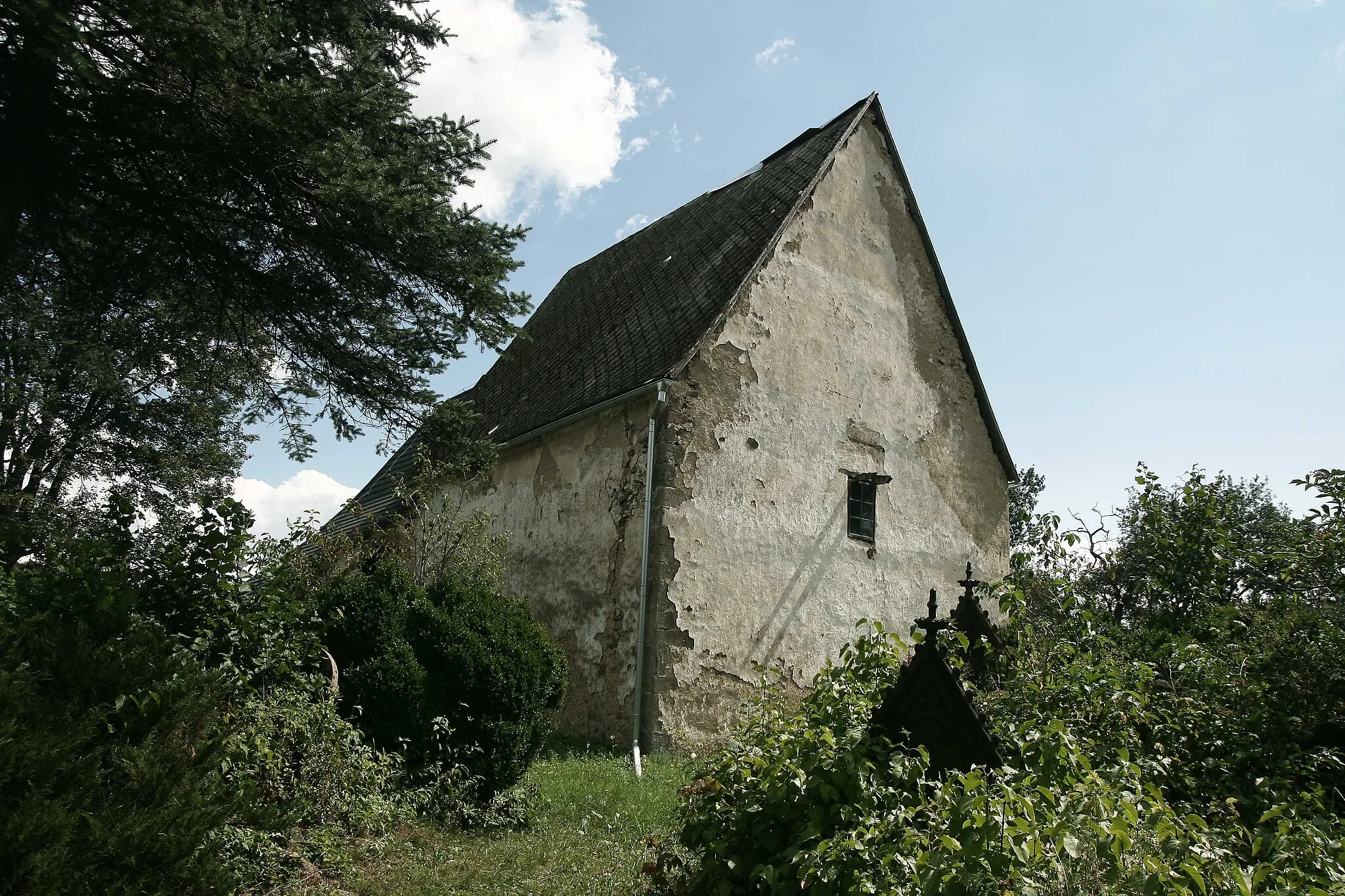 Photo showing: Gothic Lutheran church from 13th century in Rybník, Slovakia.