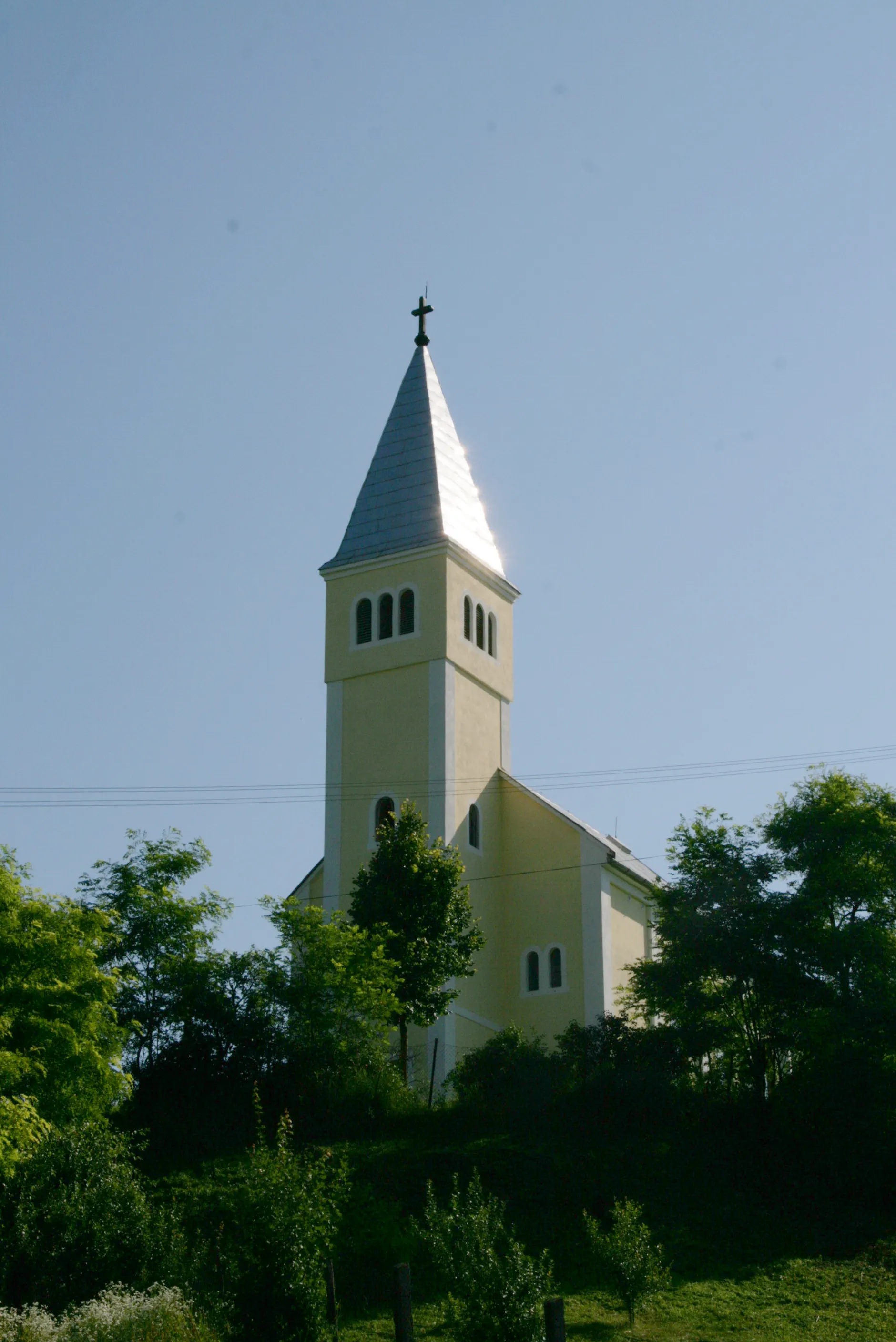 Photo showing: Gömörfüge - katolikus templom