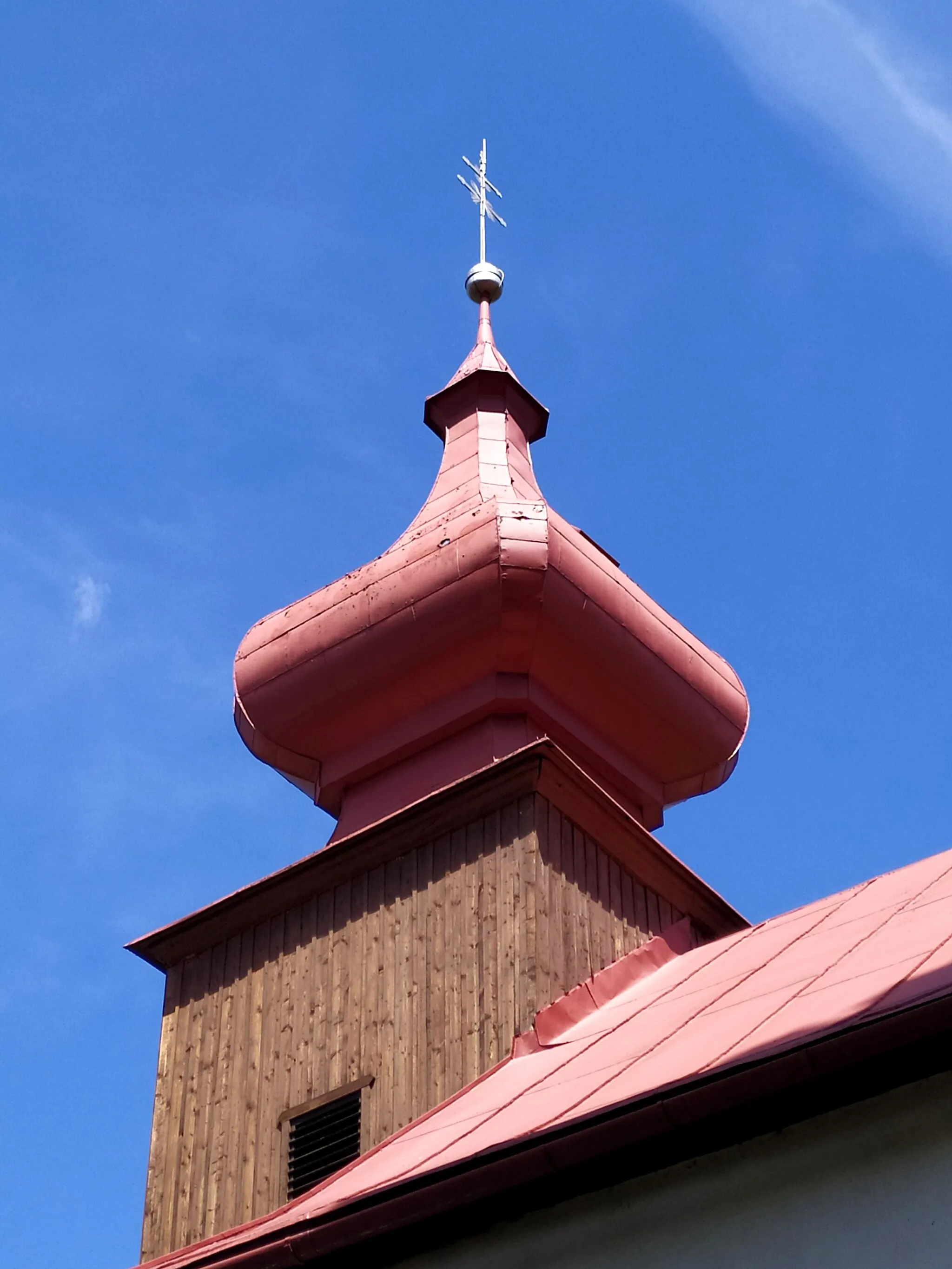 Photo showing: Horná Lehota (okr. Brezno), Kostol svätého Michala; veža kostola s drevenou zvonicou