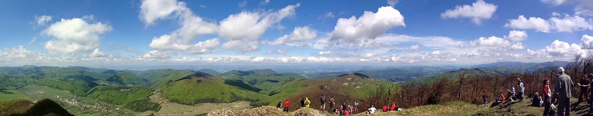 Photo showing: Výstup na Strážov - každoročné turistické podujatie