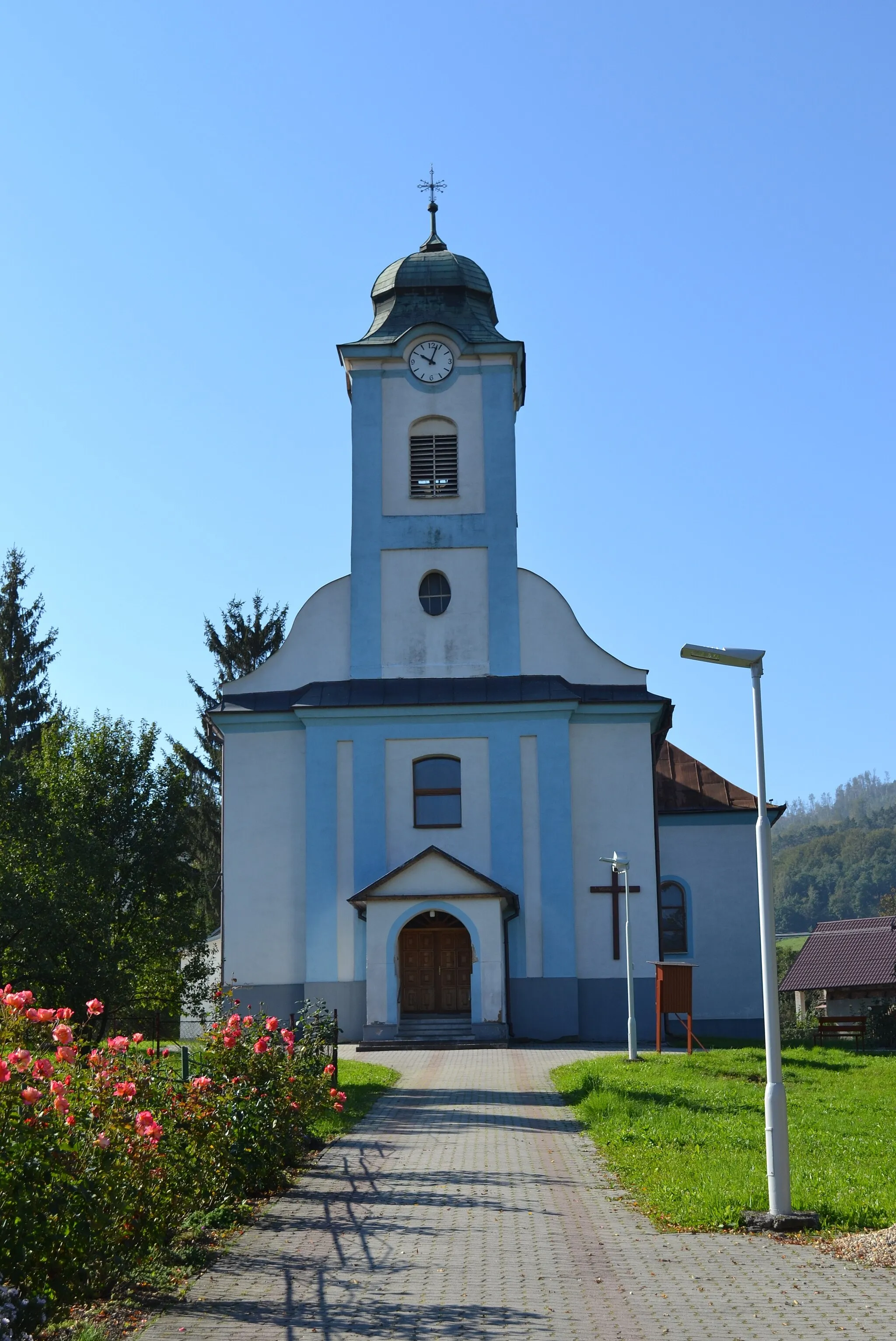 Photo showing: Rímskokatolícky kostol Povýšenia svätého kríža v Hnúšti