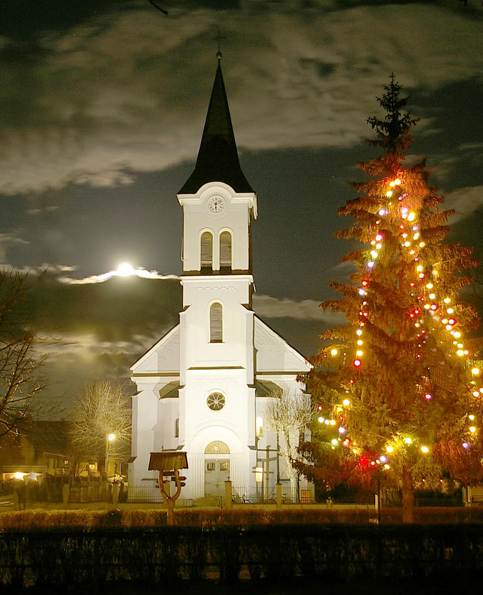 Photo showing: Nočný pohľad na kostol v Krivej