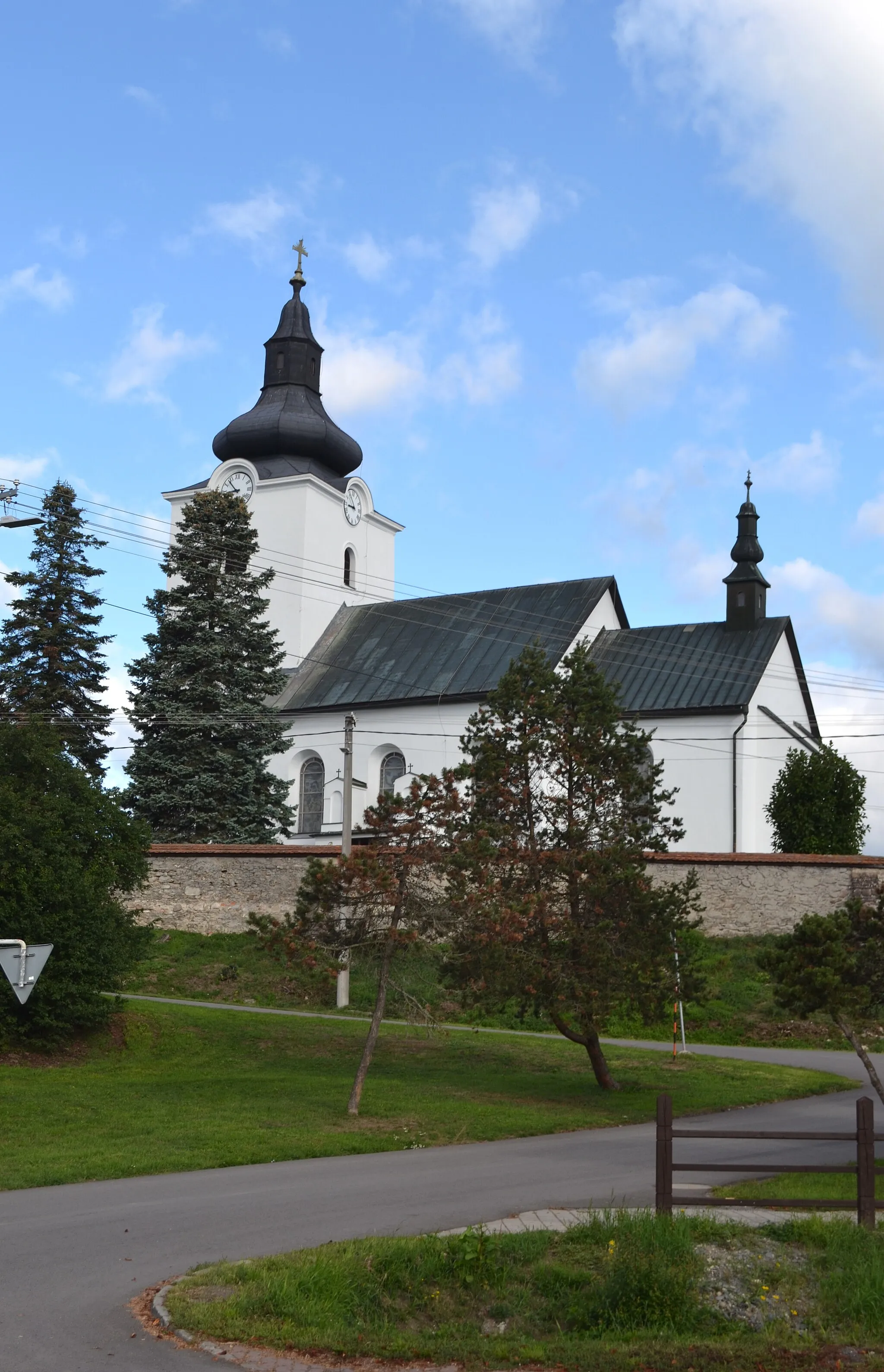 Photo showing: Rímskokatolícky kostol Všetkých Svätých v Očovej