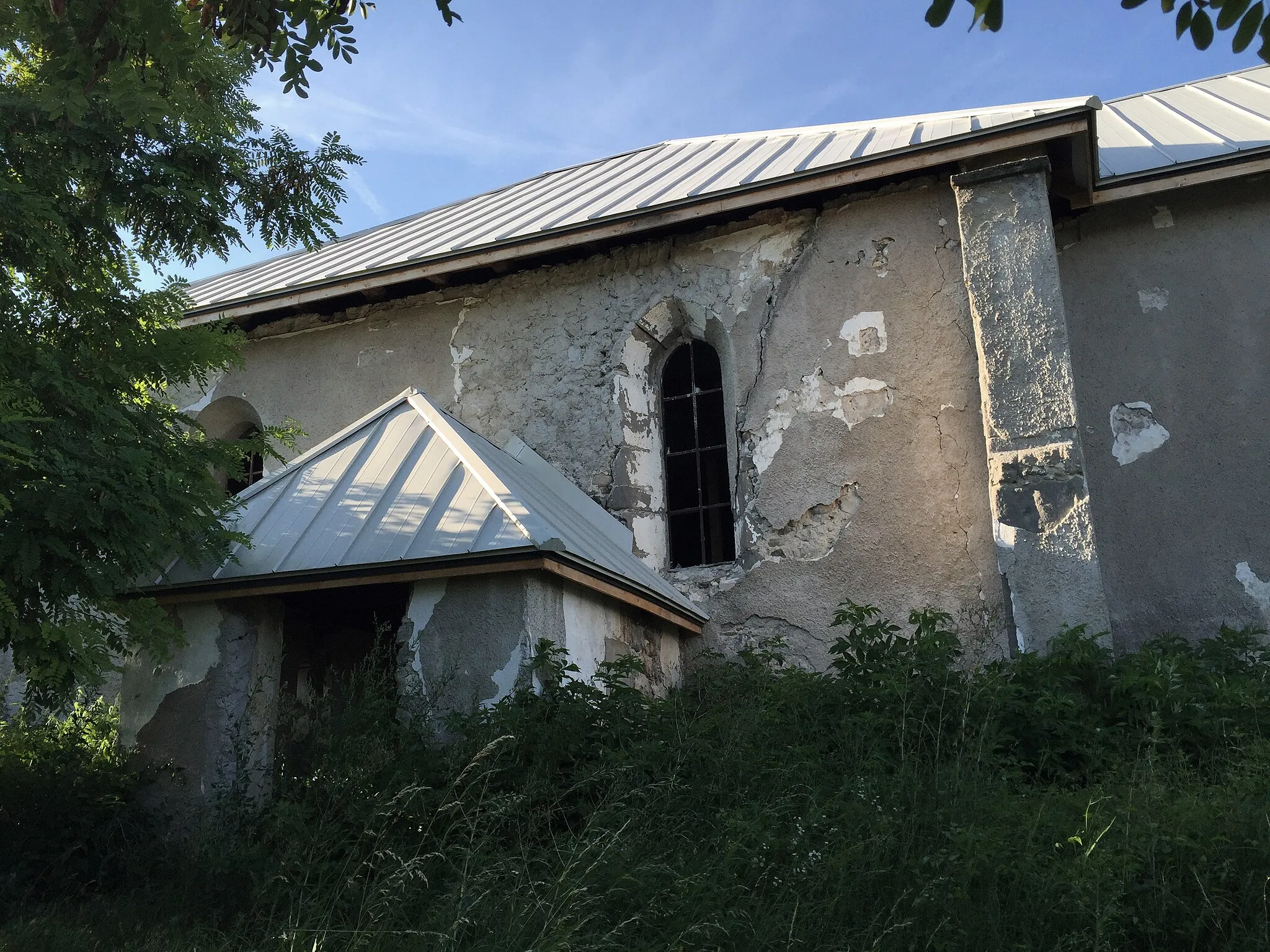 Photo showing: Gothic Reformed church in Zacharovce, south Slovakia.