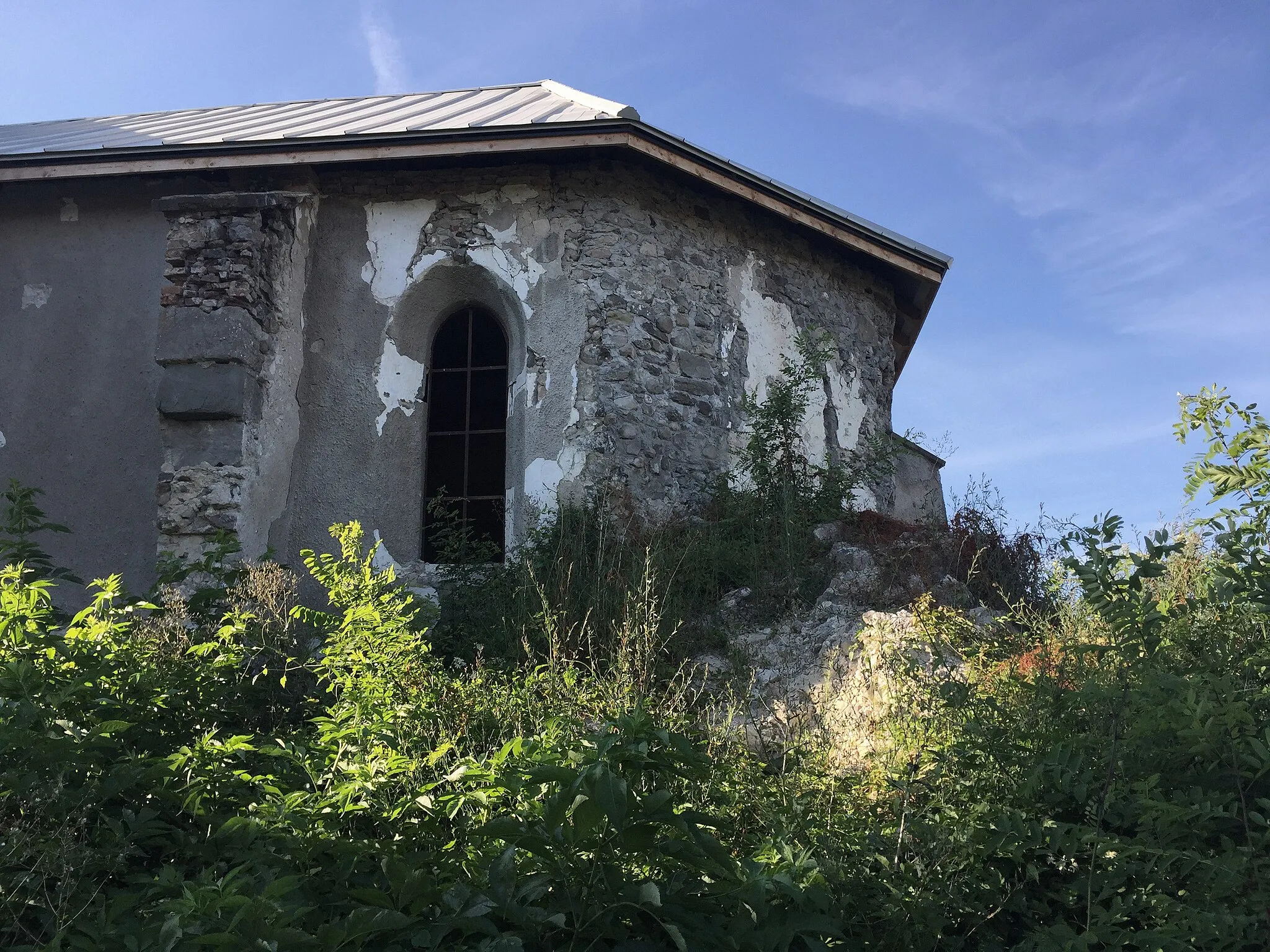 Photo showing: Gothic Reformed church in Zacharovce, south Slovakia.