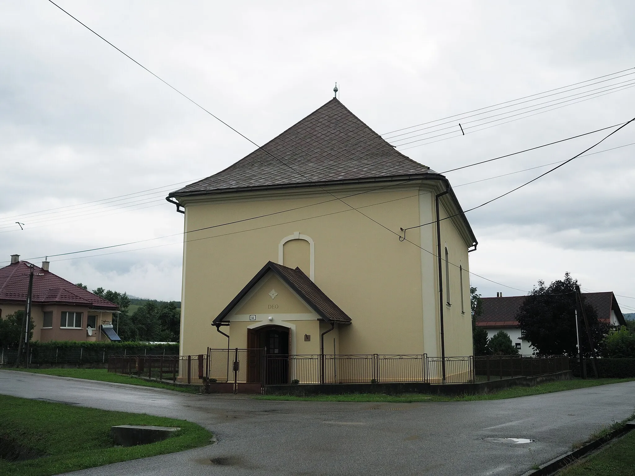 Photo showing: Lutheran Church in Mokrá Lúka, Slovakia. Classical building from 1785.