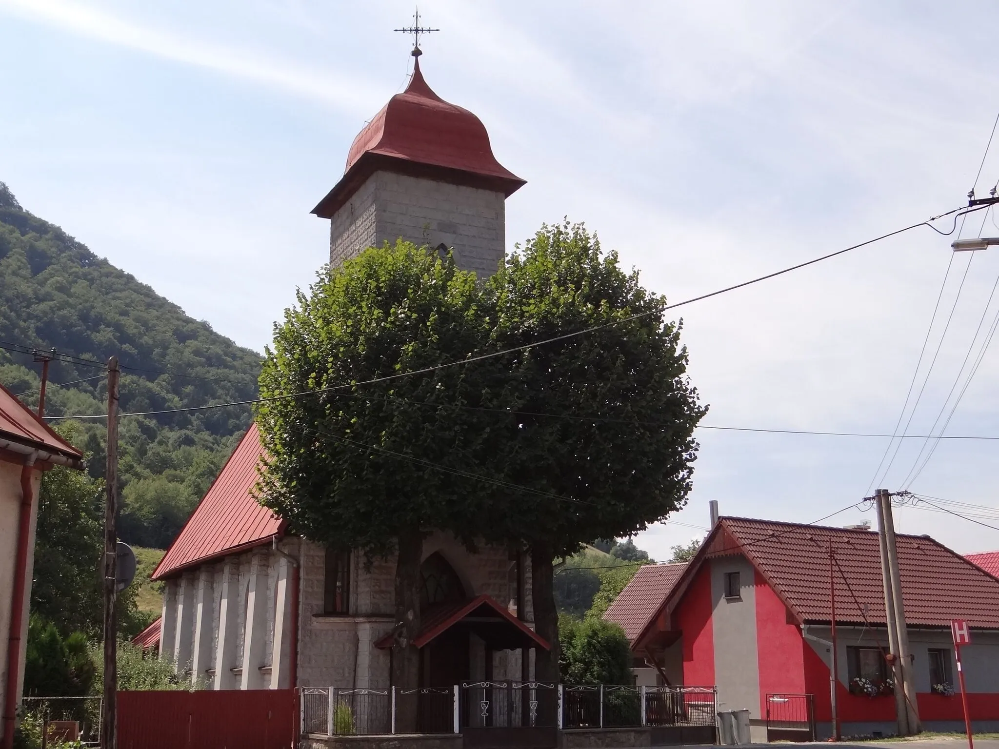 Photo showing: Kraľovany, church